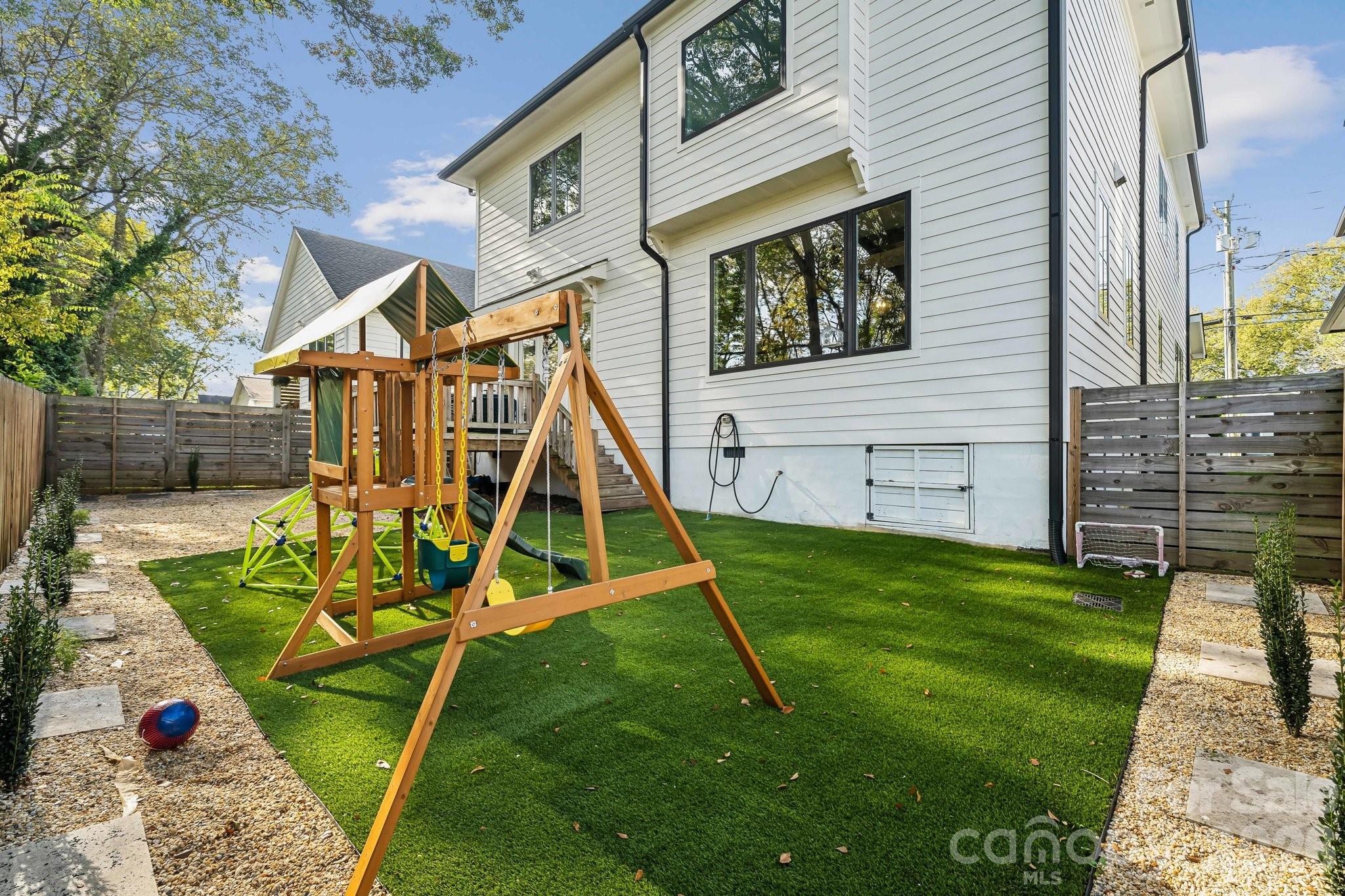 1412 N Caldwell St, Charlotte, NC 28206
