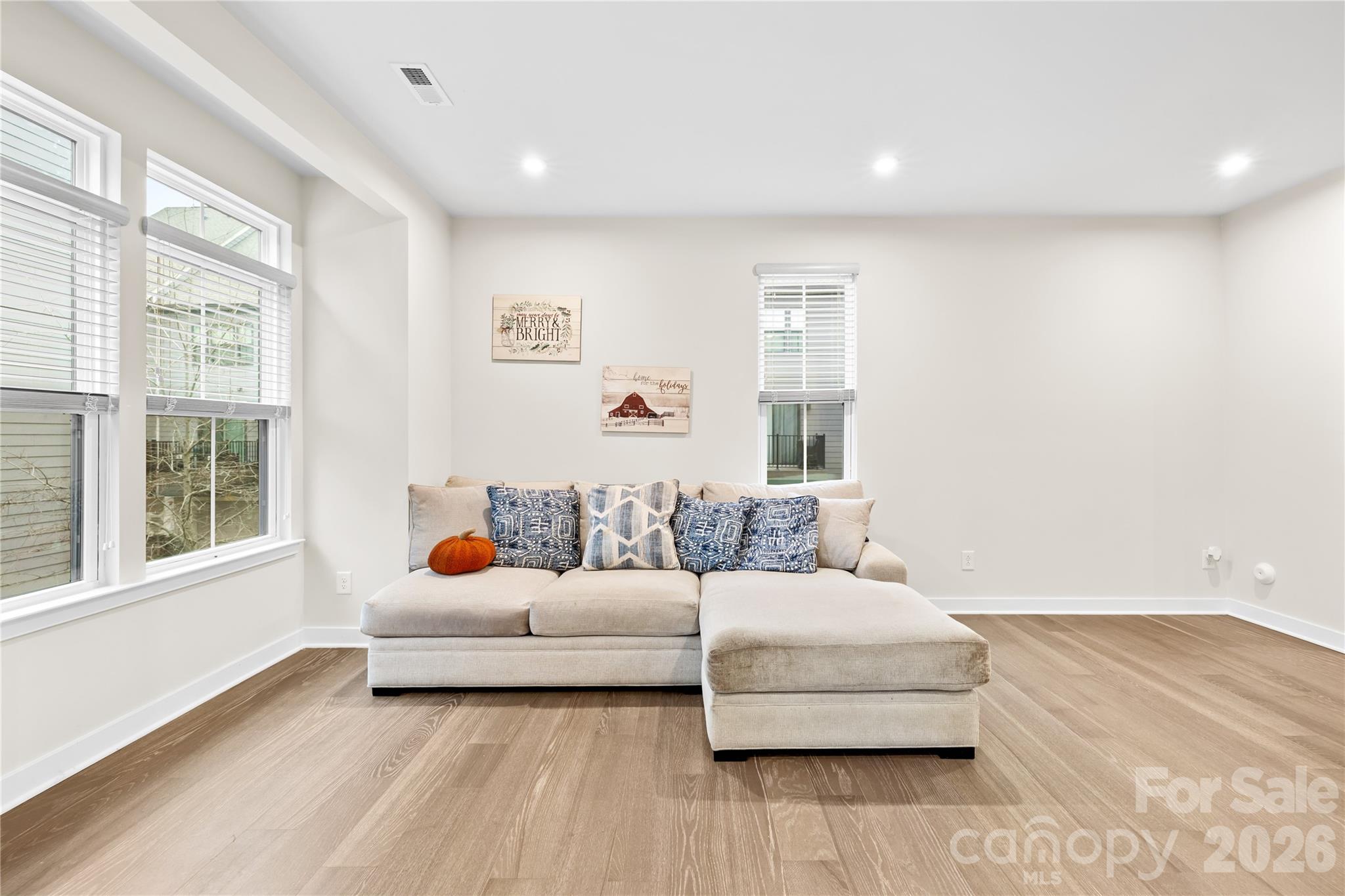 563 Nantahala Dr, Charlotte, NC 28211