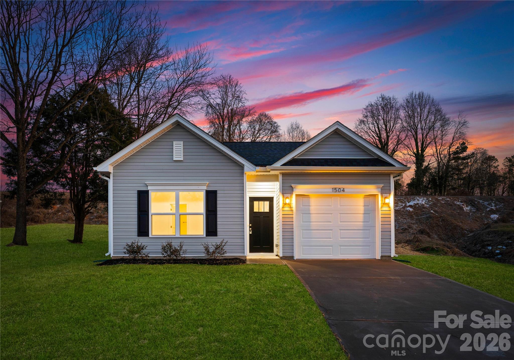 703 Railroad St, Lowell, NC 28098