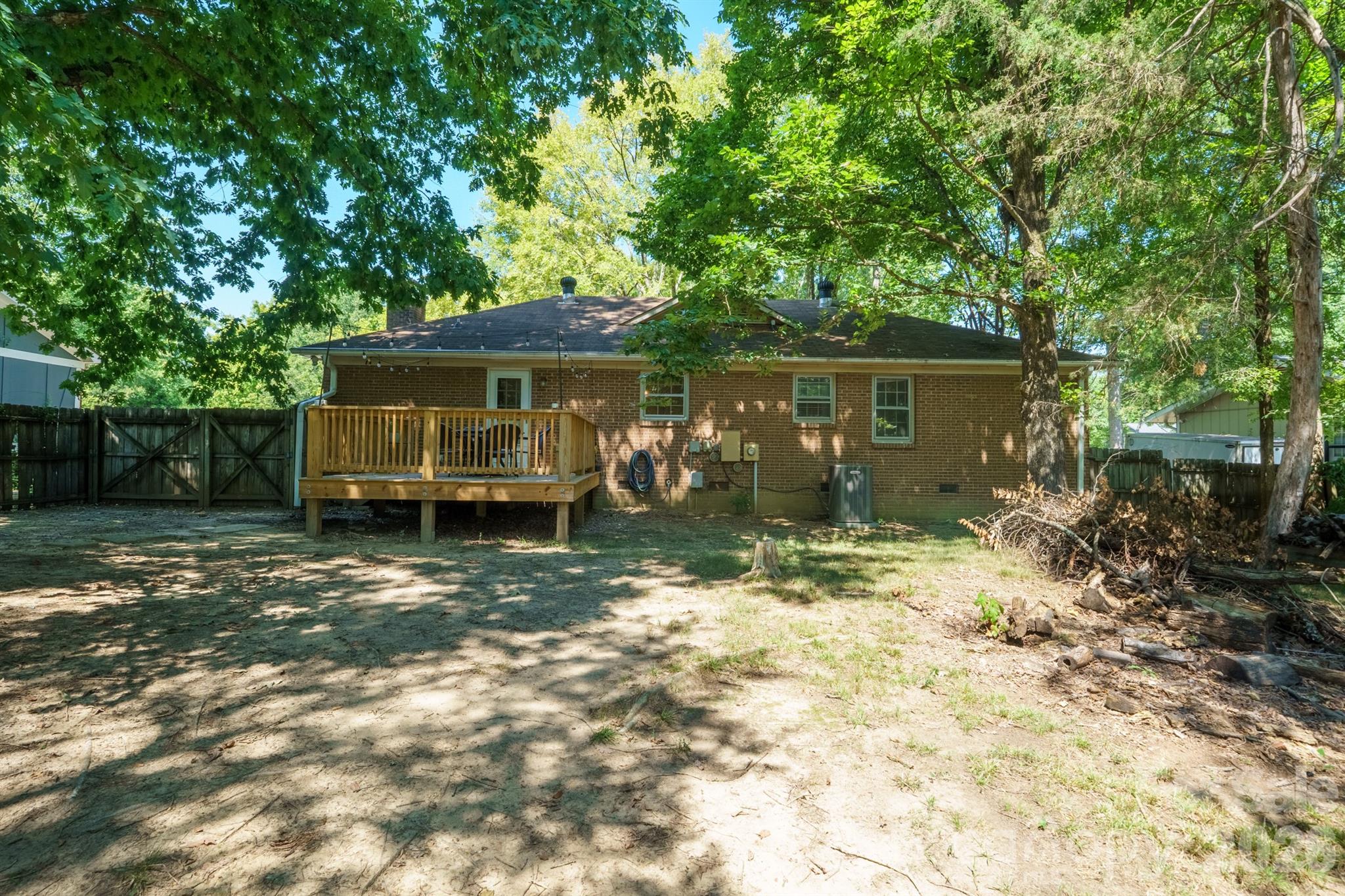 1414 Jodhpur Ct, Charlotte, NC 28212