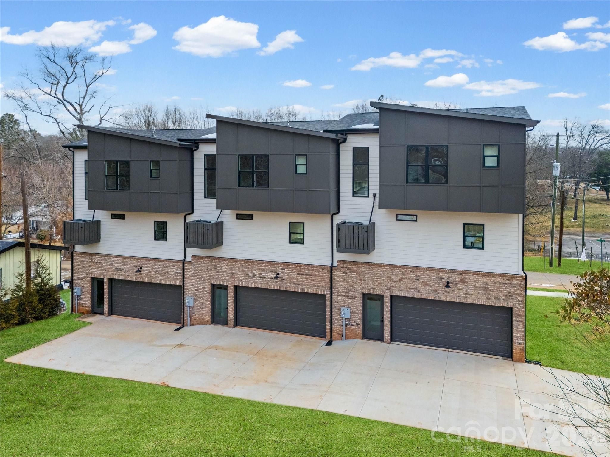 401 N Lee St #B, Mount Holly, NC 28120
