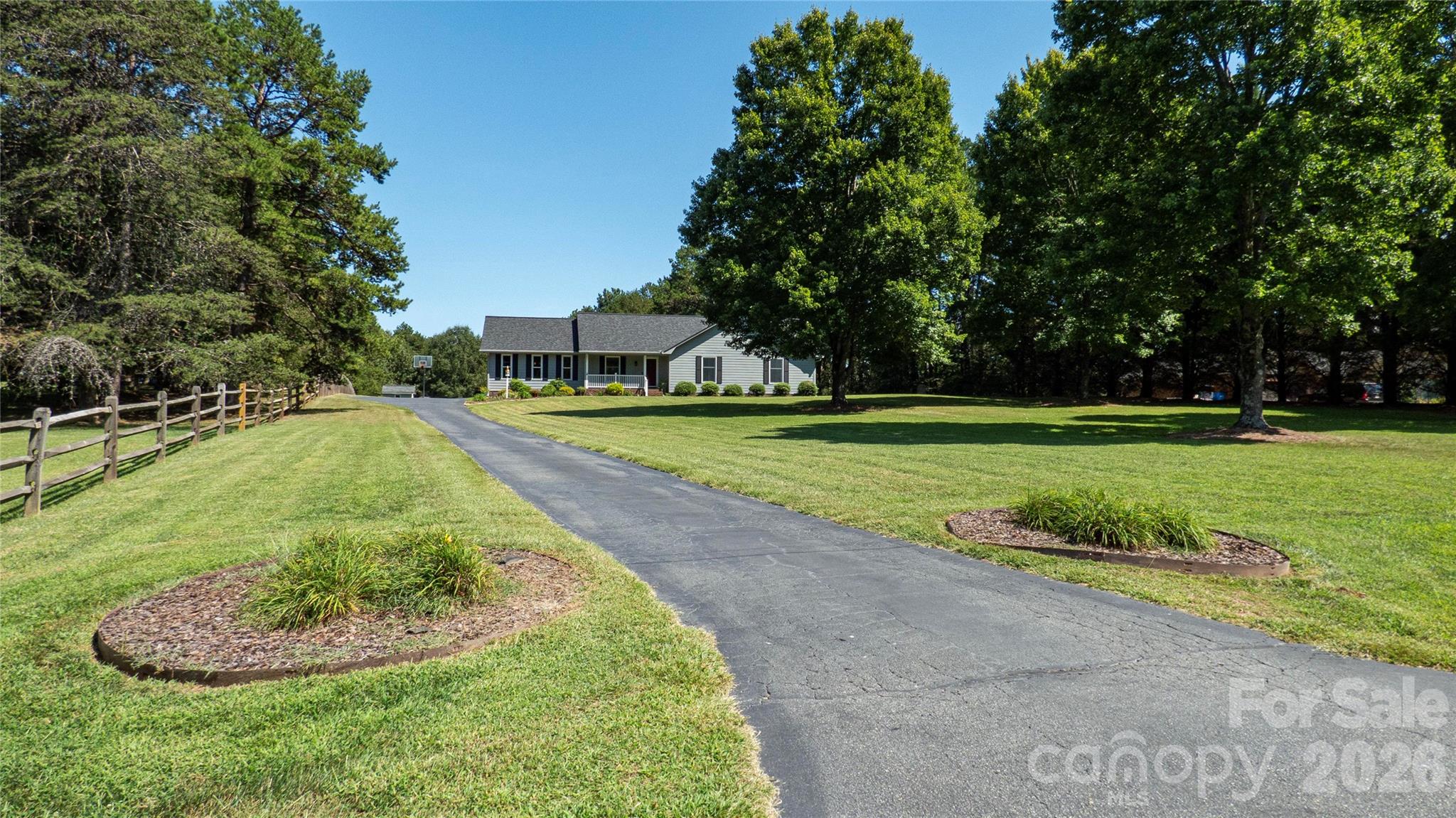 187 Sunfish Dr, Mooresville, NC 28117
