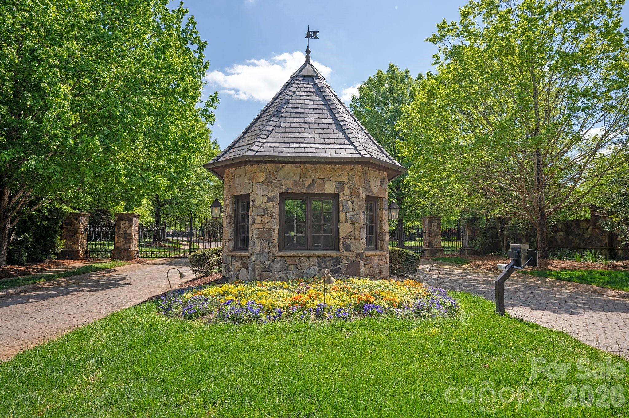 8718 Thornbury Pl, Waxhaw, NC 28173