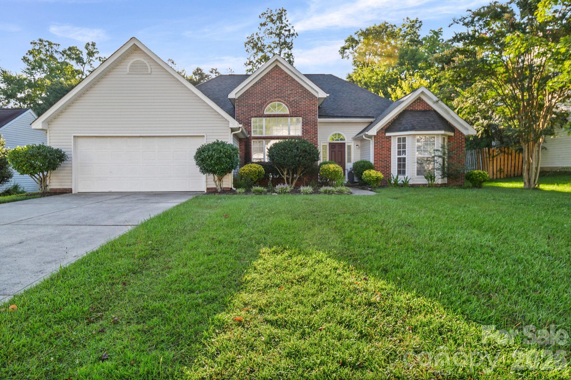 6414 Goldenblush Cir, Charlotte, NC 28269