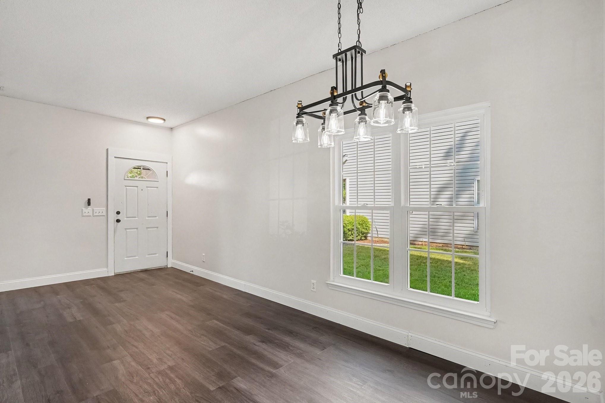 8041 Stoneham Ct, Charlotte, NC 28105