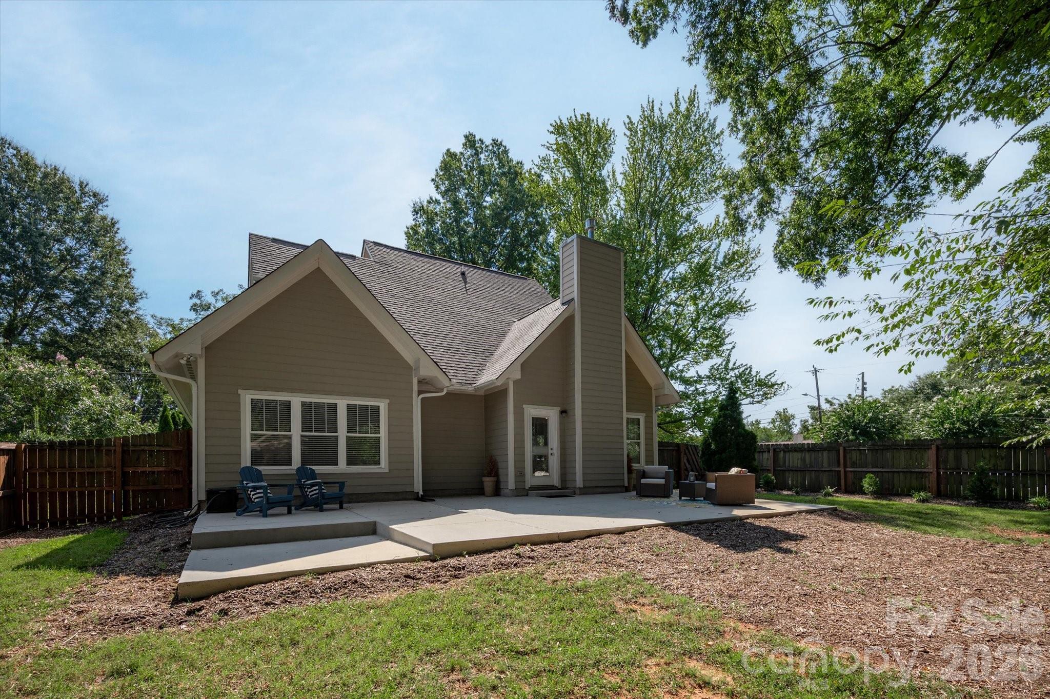 2562 Roseview Ln, Charlotte, NC 28205