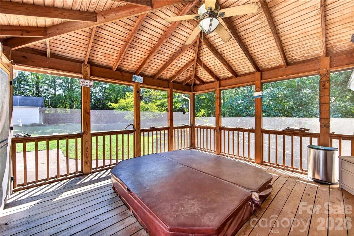 1442 Plumcrest Dr, Charlotte, NC 28216
