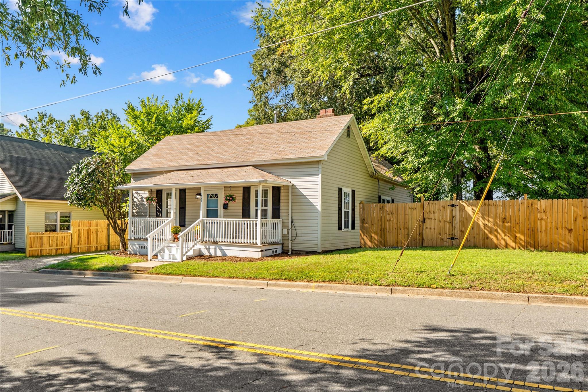 209 E Wilson Ave, Mooresville, NC 28115