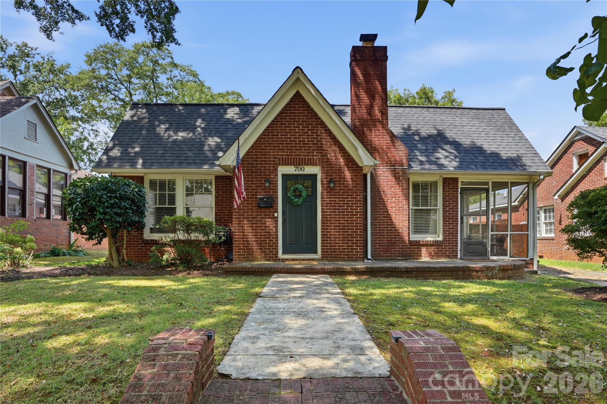 700 Woodruff Pl, Charlotte, NC 28208