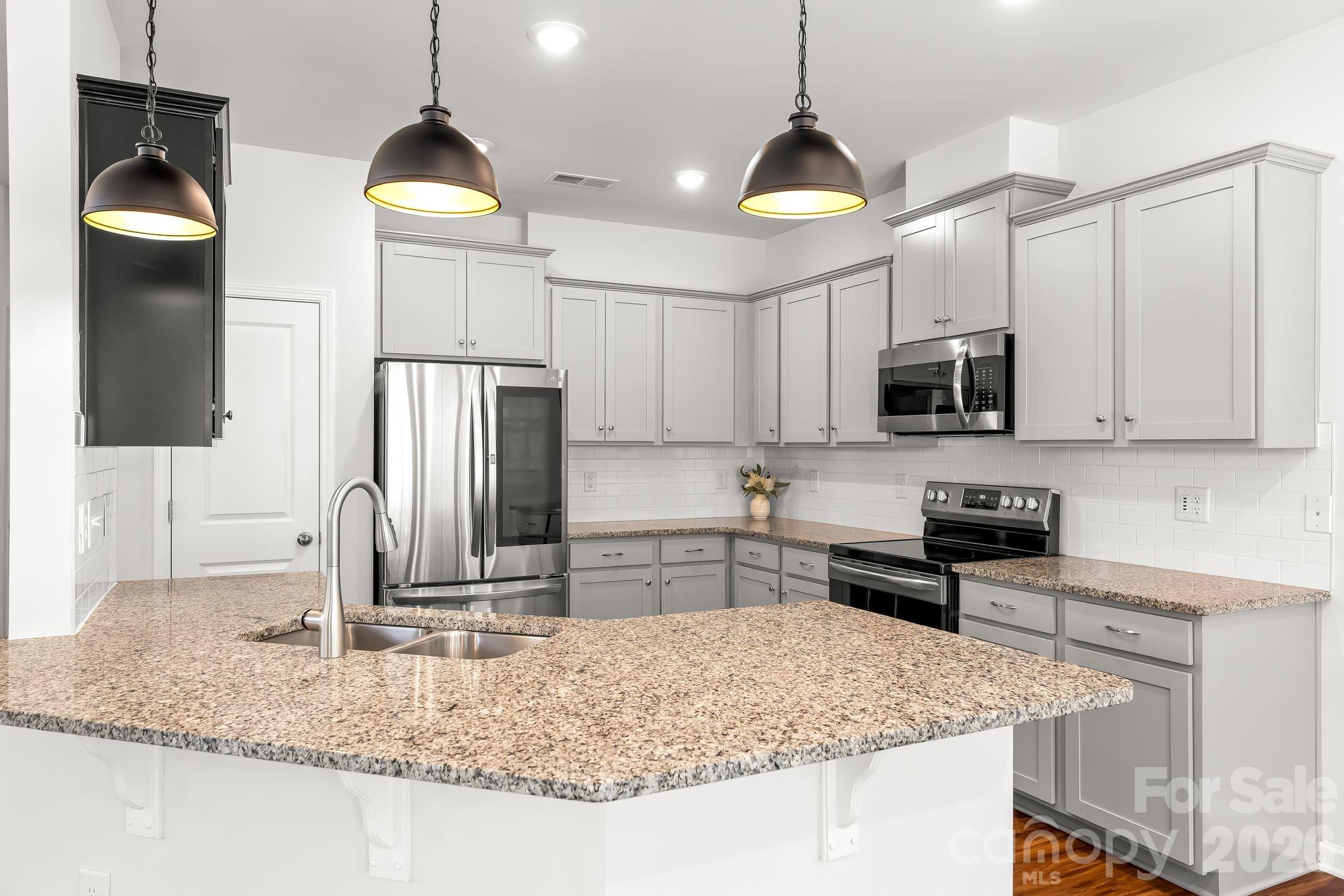 12866 Canterbury Castle Dr, Charlotte, NC 28273