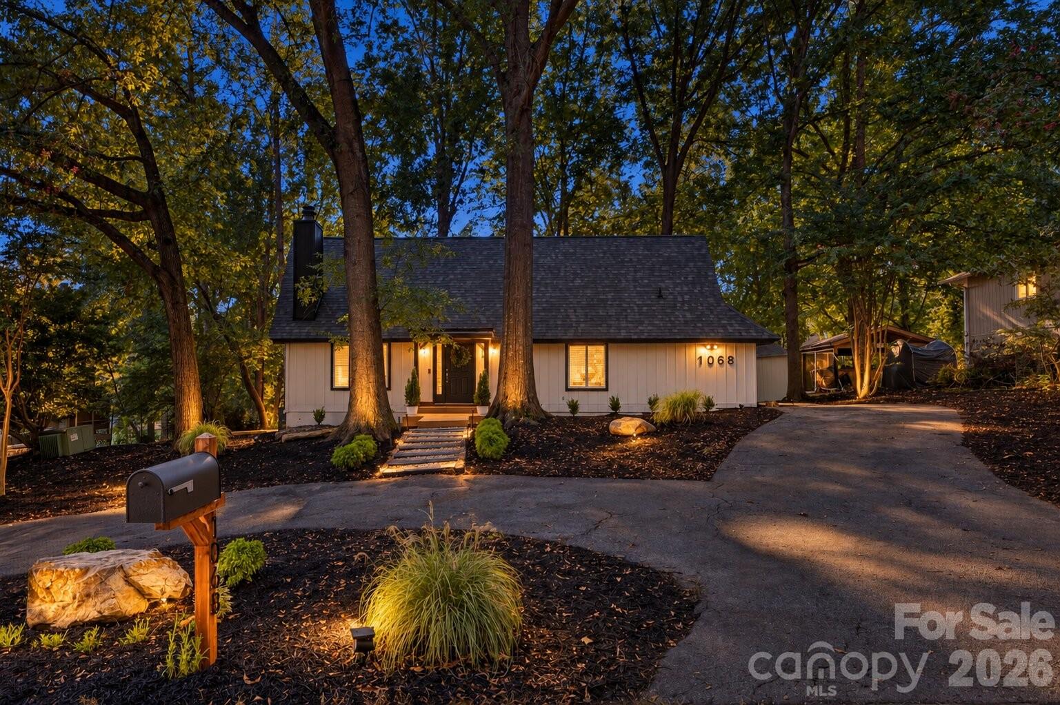 1068 Gauguin Ln, Tega Cay, SC 29708