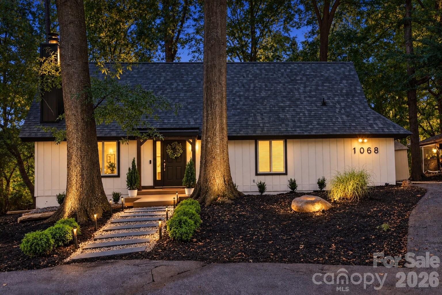 1068 Gauguin Ln, Tega Cay, SC 29708
