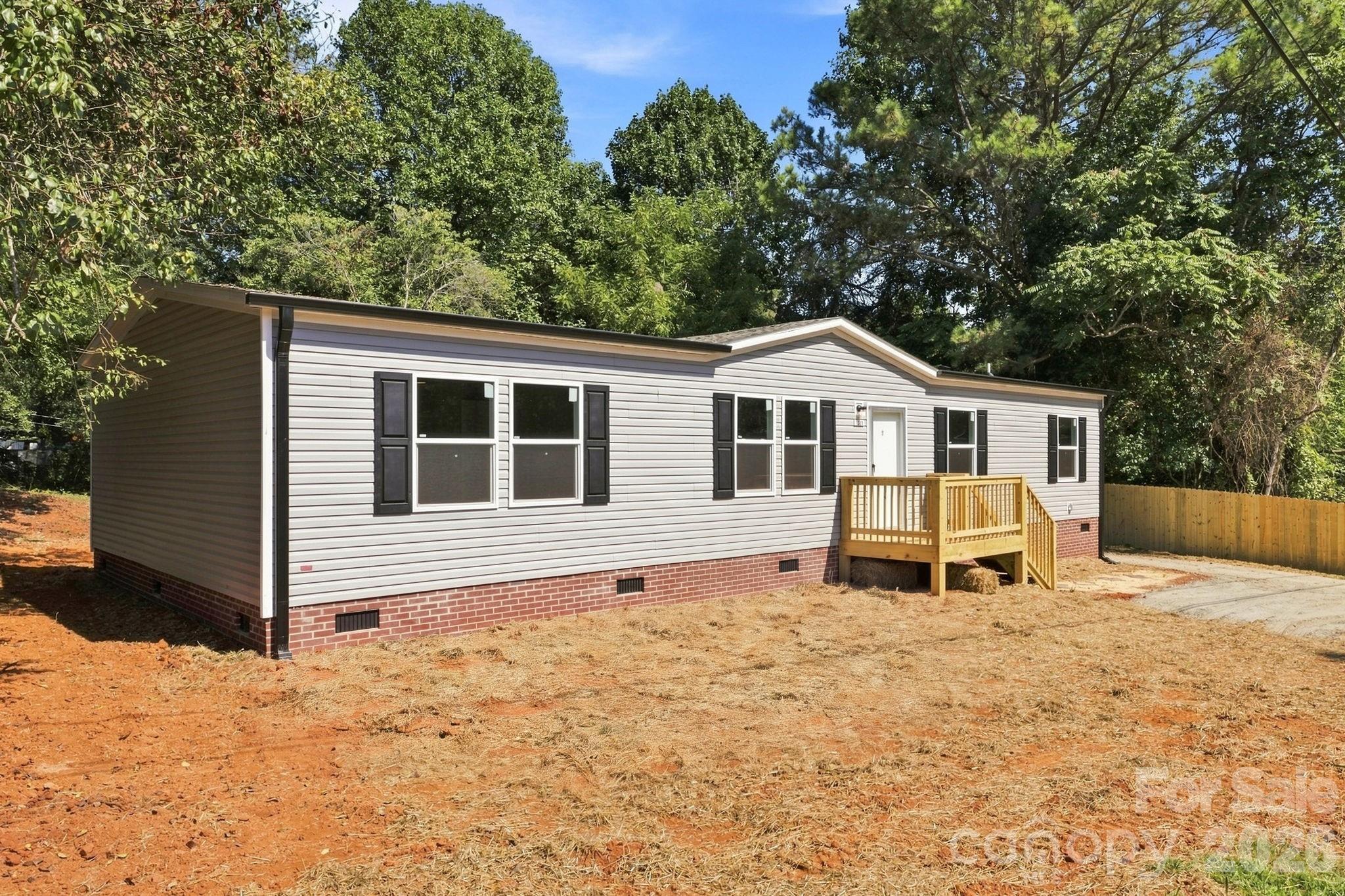1028 Dorset Ln, Lincolnton, NC 28092
