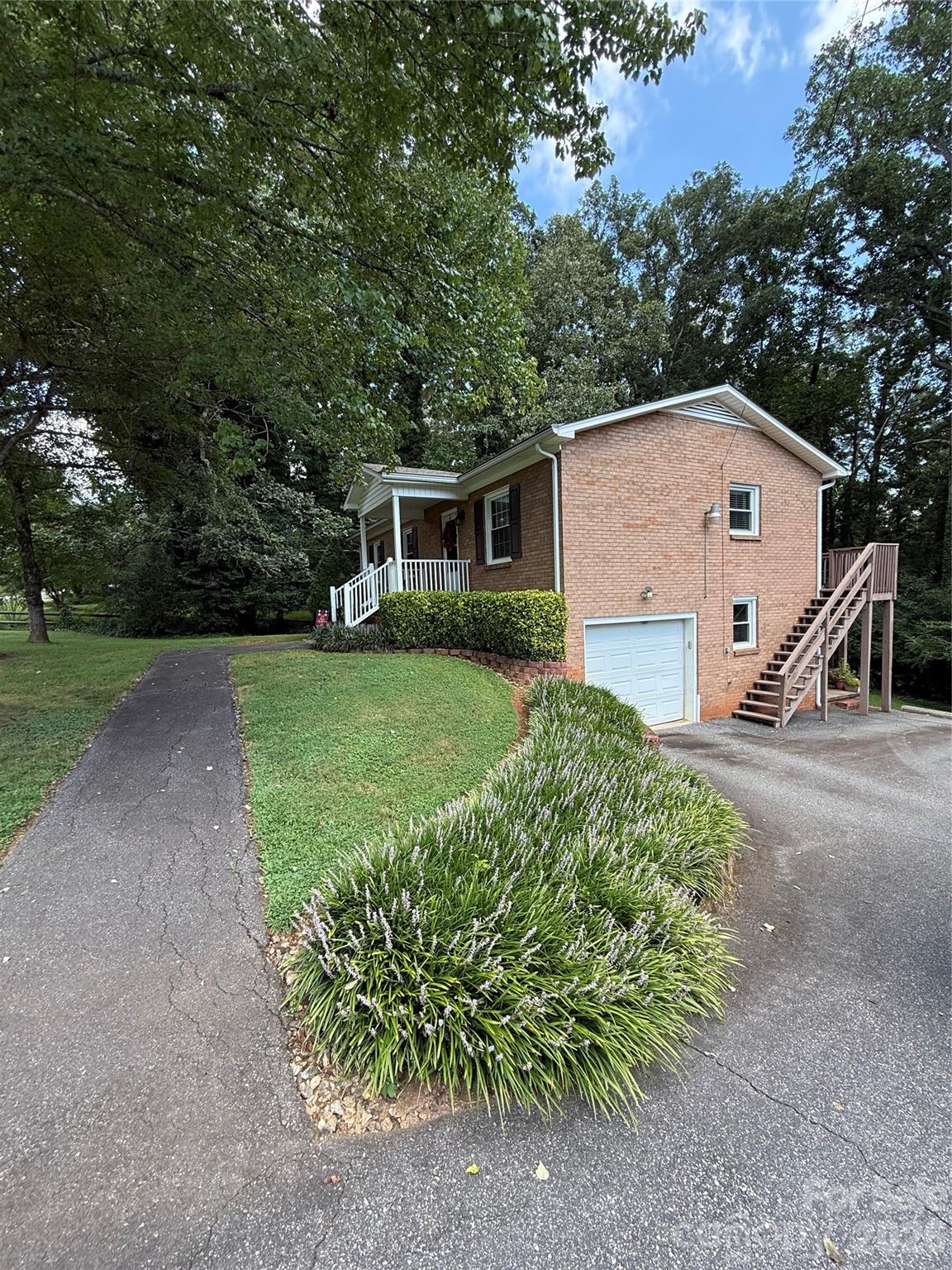 192 Heritage View Rd, Hickory, NC 28601