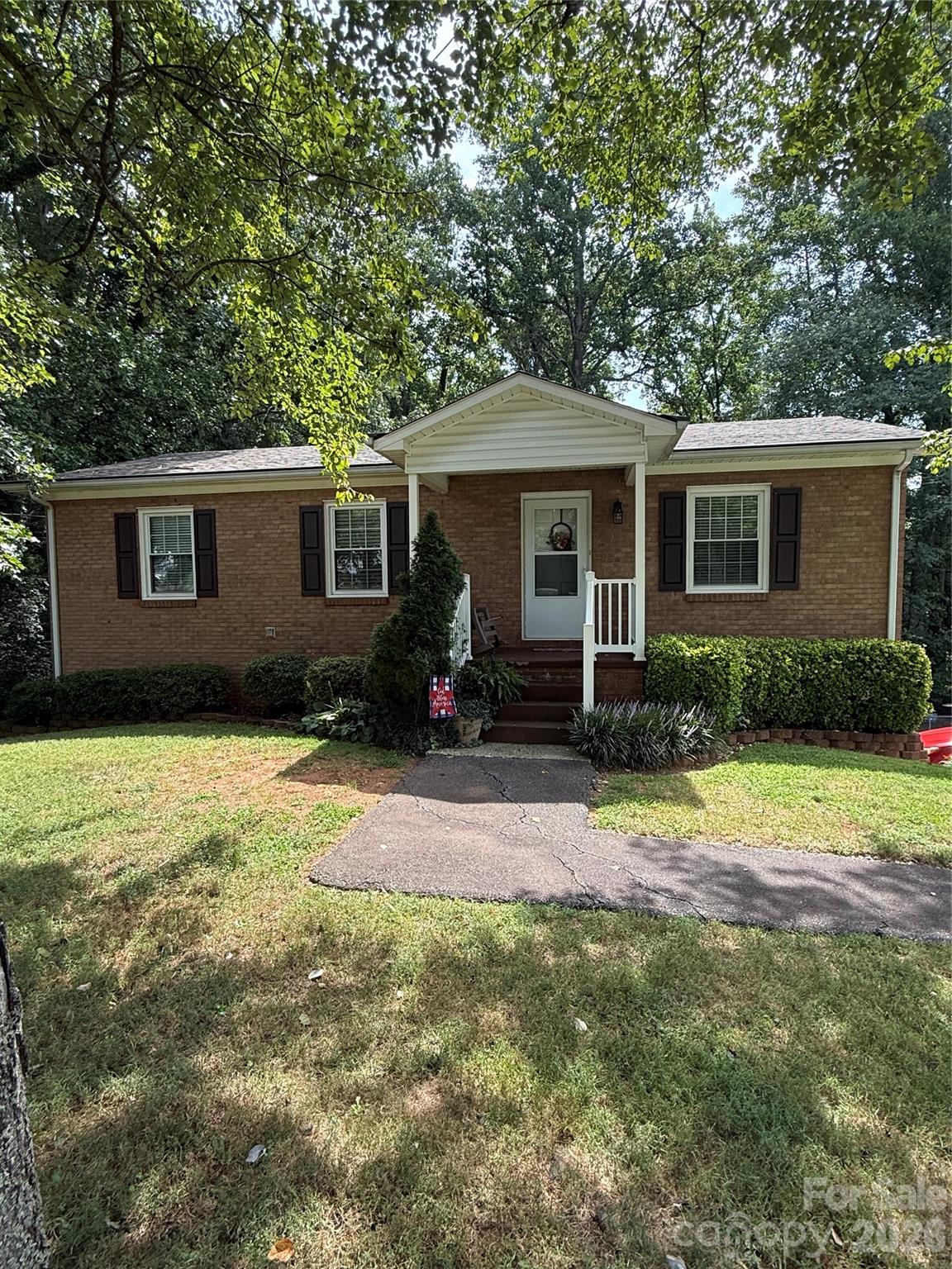 192 Heritage View Rd, Hickory, NC 28601