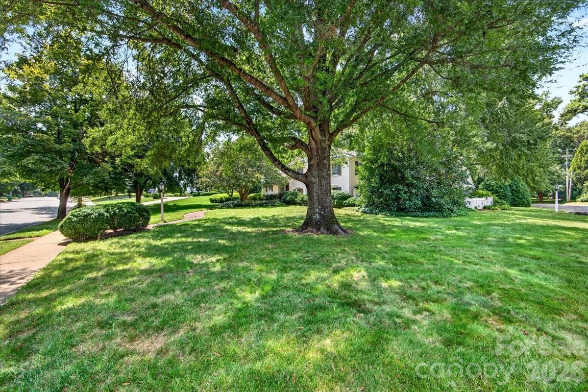 2200 Queens Rd E, Charlotte, NC 28207