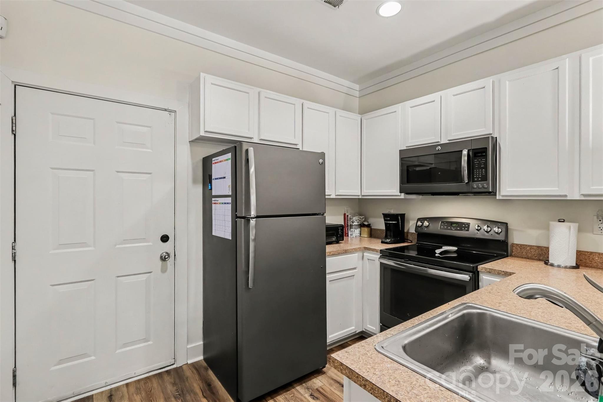 214 Harbour Place Dr, Davidson, NC 28036
