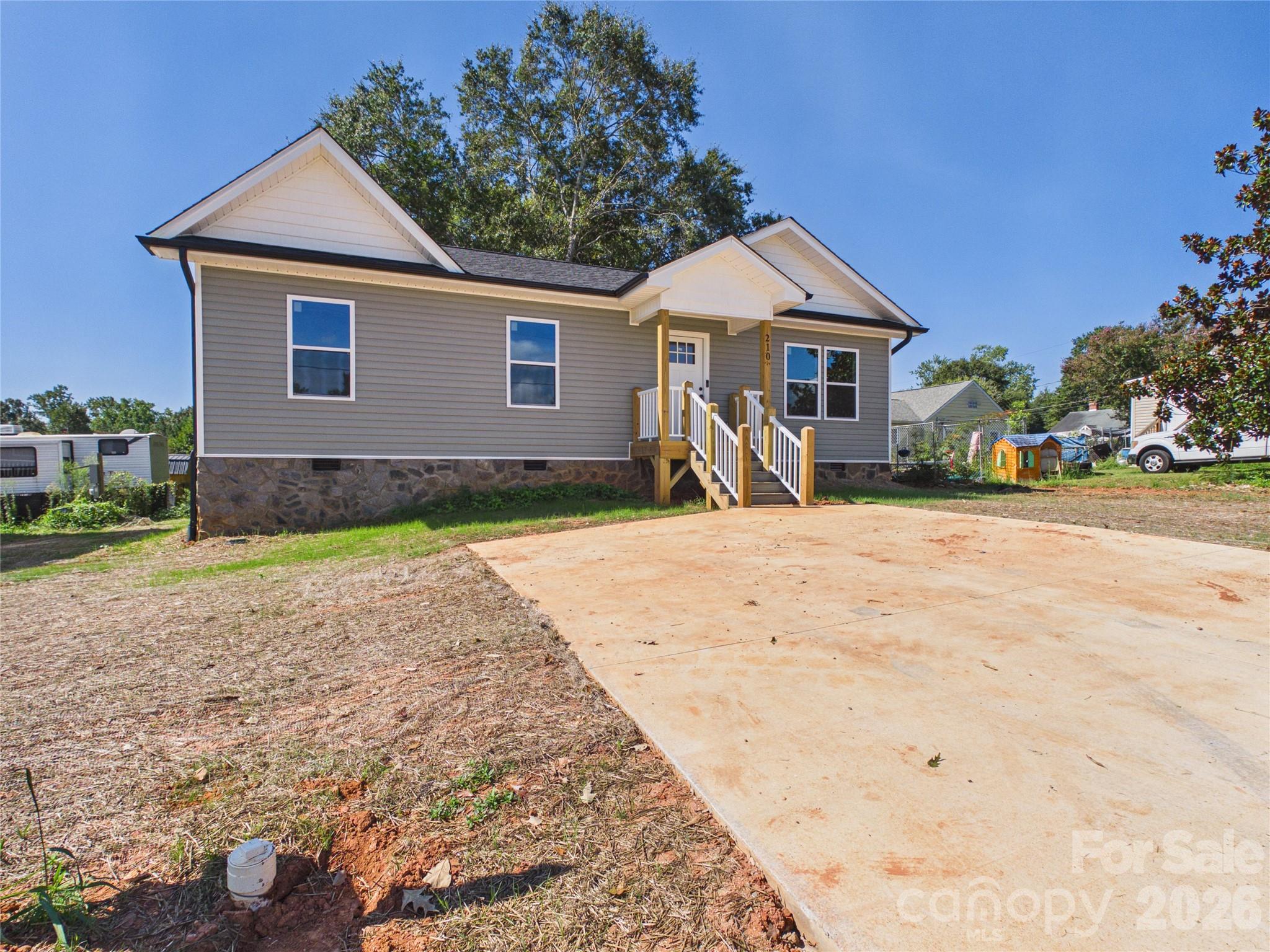 210 22nd Avenue Pl NE, Hickory, NC 28601