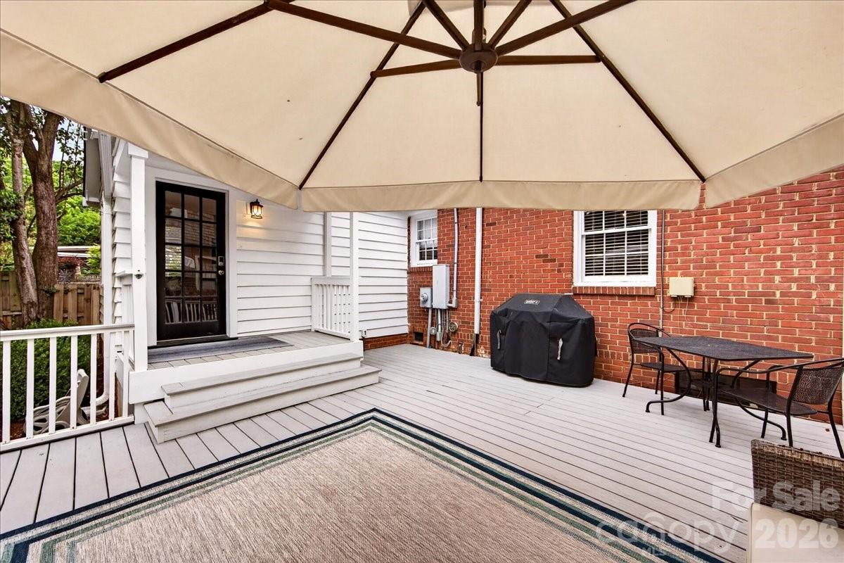2121 Charlotte Dr, Charlotte, NC 28203
