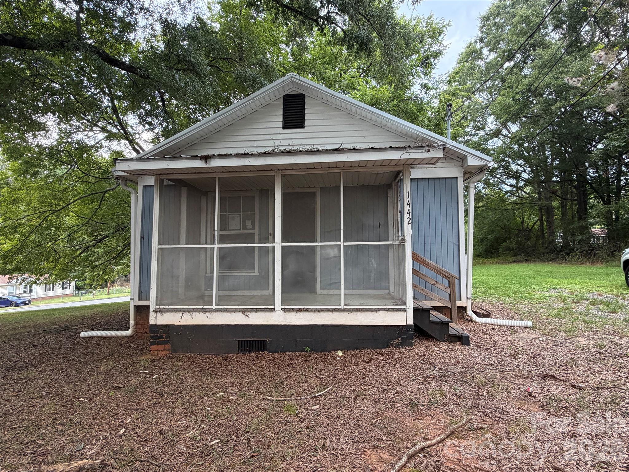 1442 School St, Statesville, NC 28677