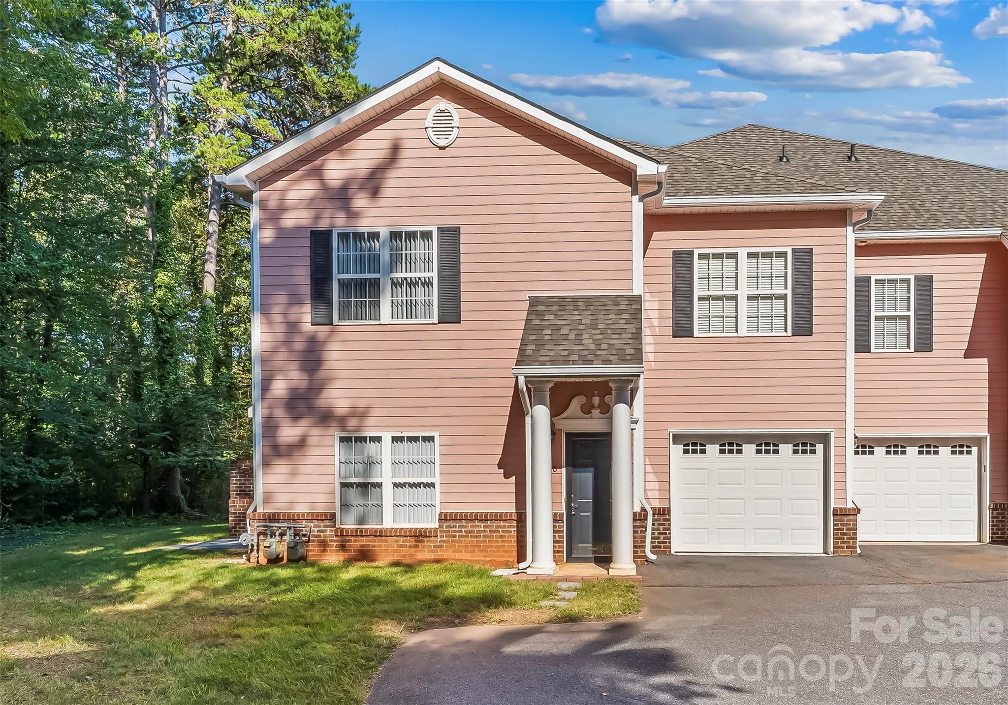1360 21st Ave NE, Hickory, NC 28601