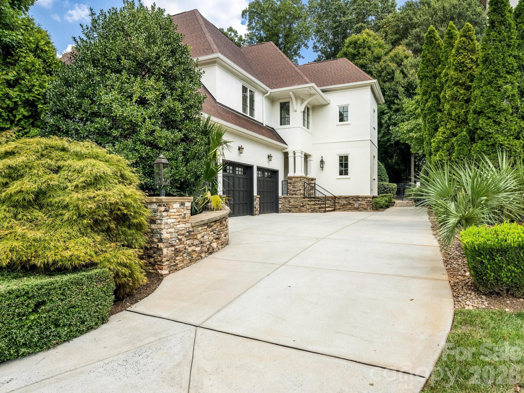 6323 Saint Stephen Ln, Charlotte, NC 28210