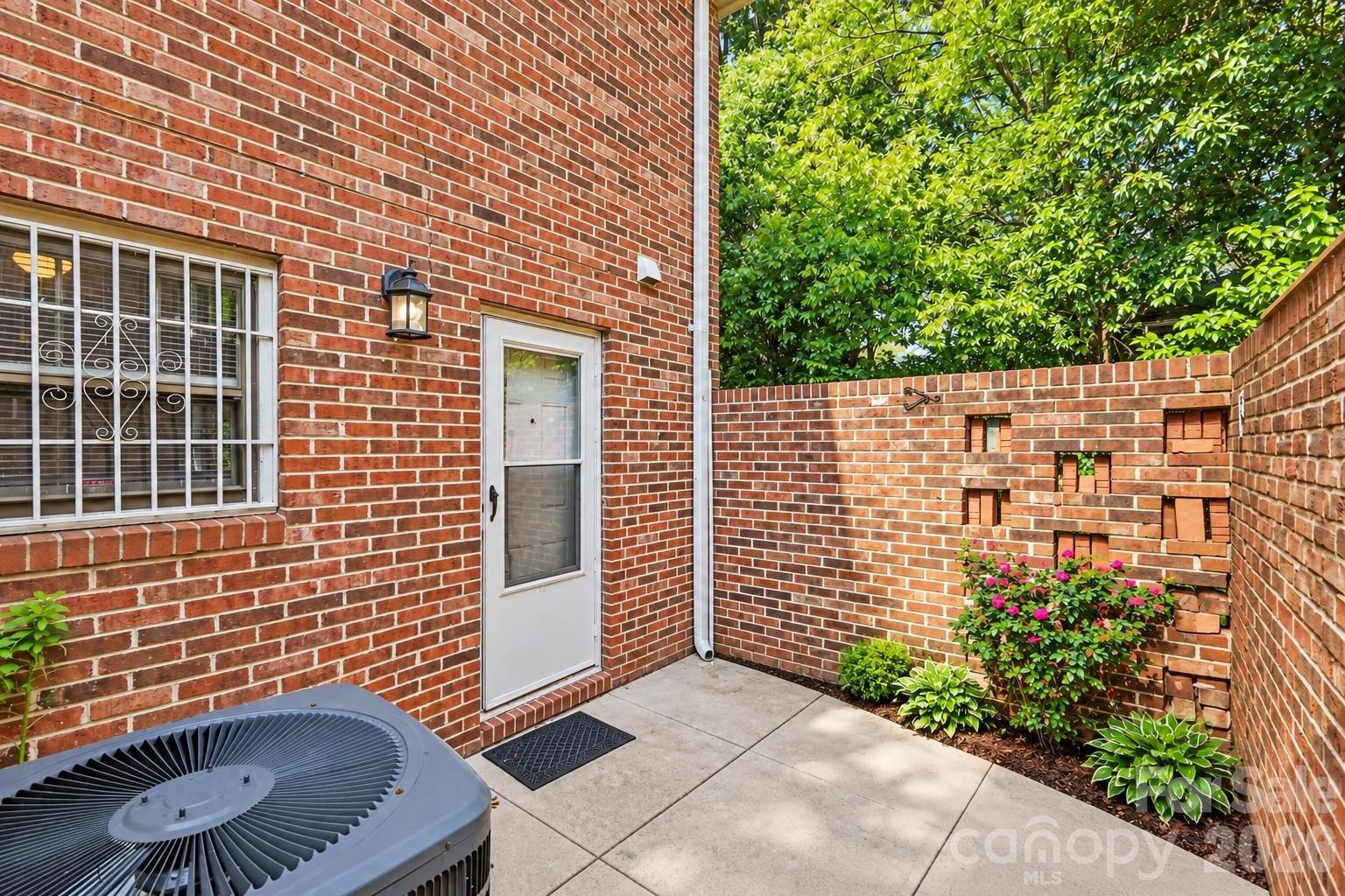 1231 Archdale Dr, Charlotte, NC 28217