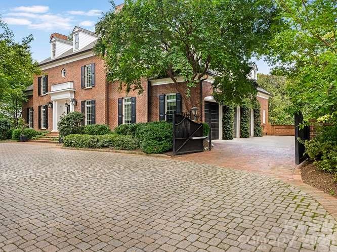 1811 Queens Rd W, Charlotte, NC 28207