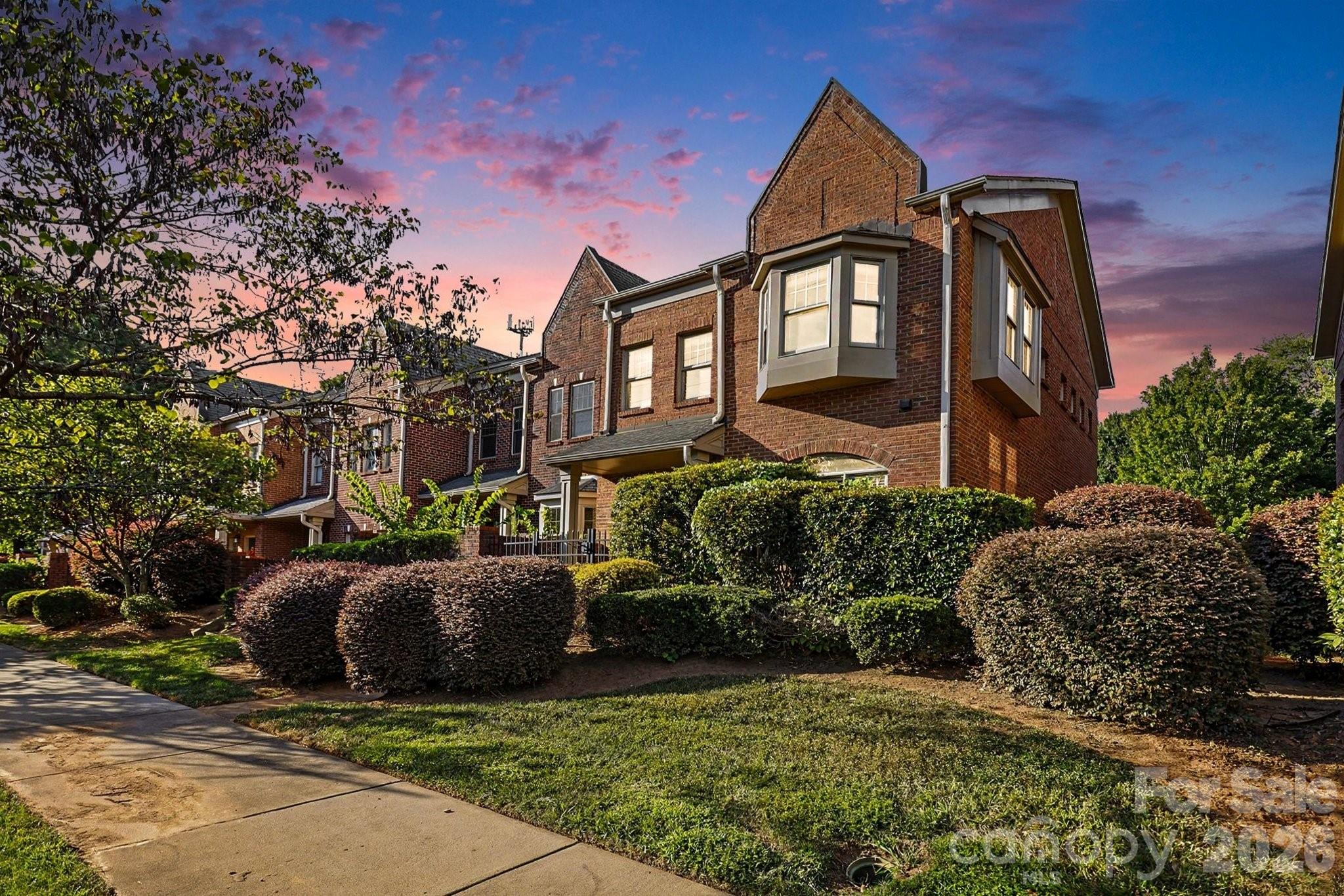 4670 Dabney Vigor Dr, Charlotte, NC 28209