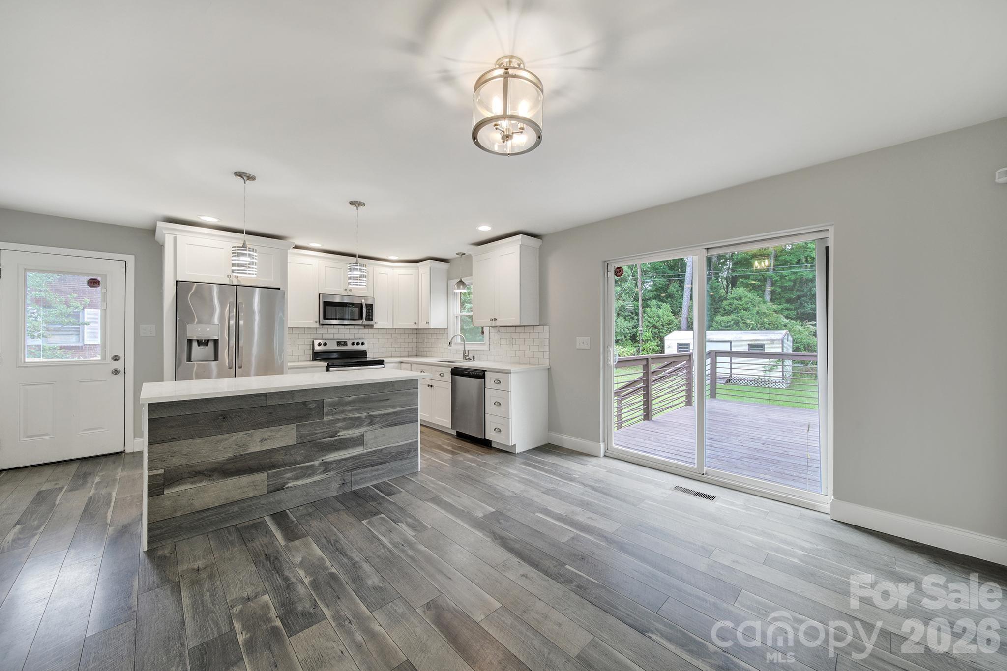 1200 Vickie Ln, Matthews, NC 28104