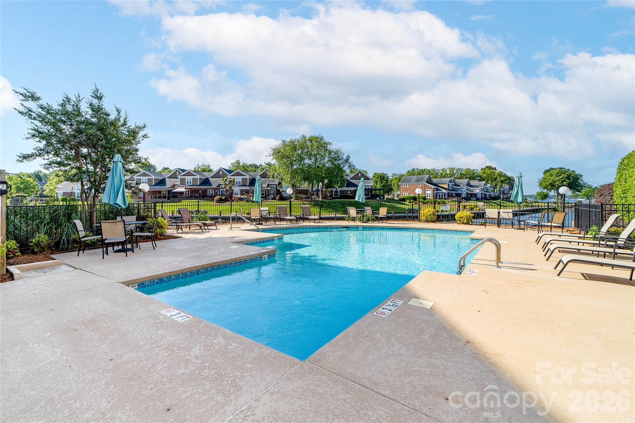 18619 Harborside Dr, Cornelius, NC 28031