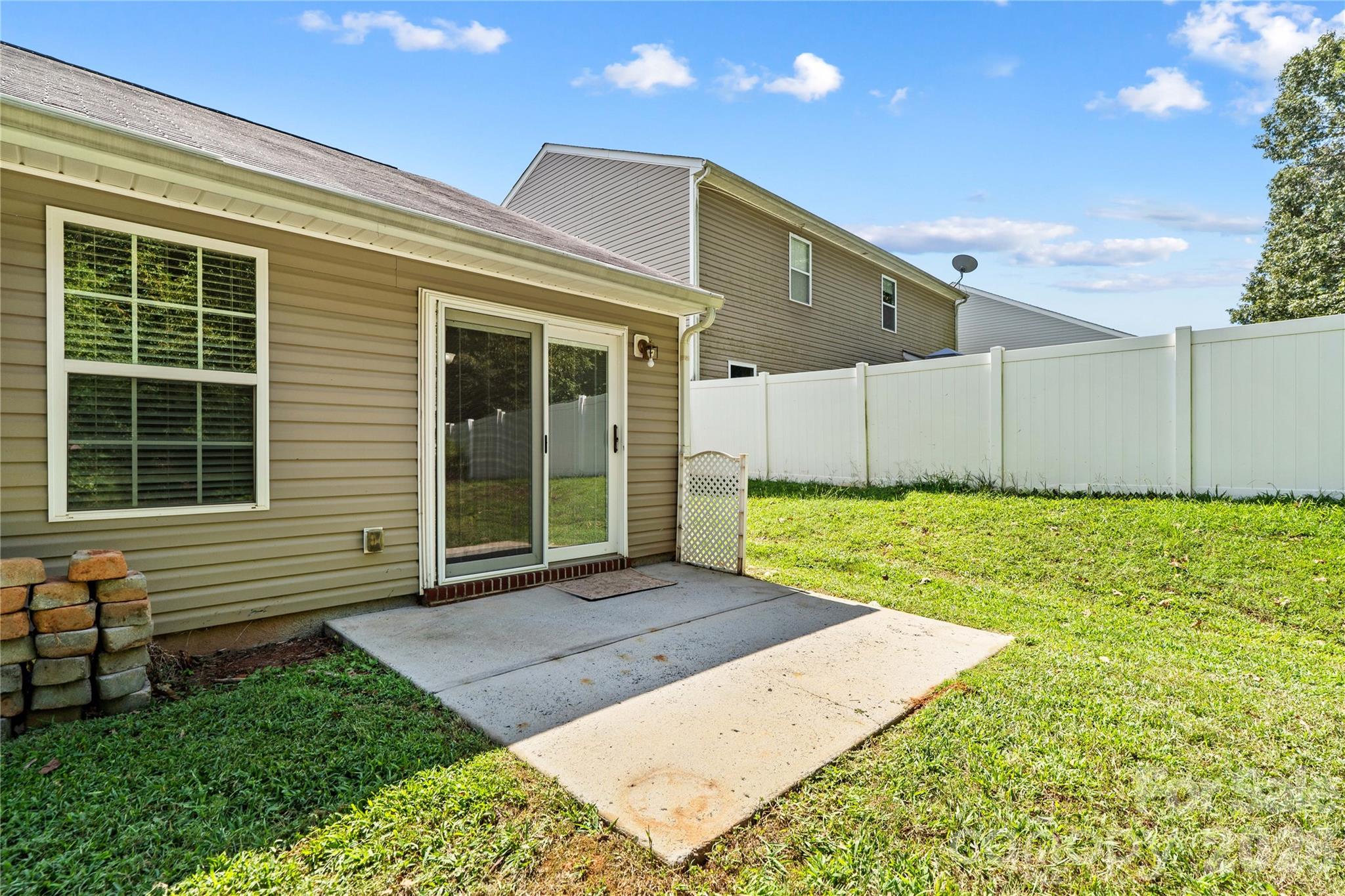 2457 Marthas Ridge Dr, Statesville, NC 28625