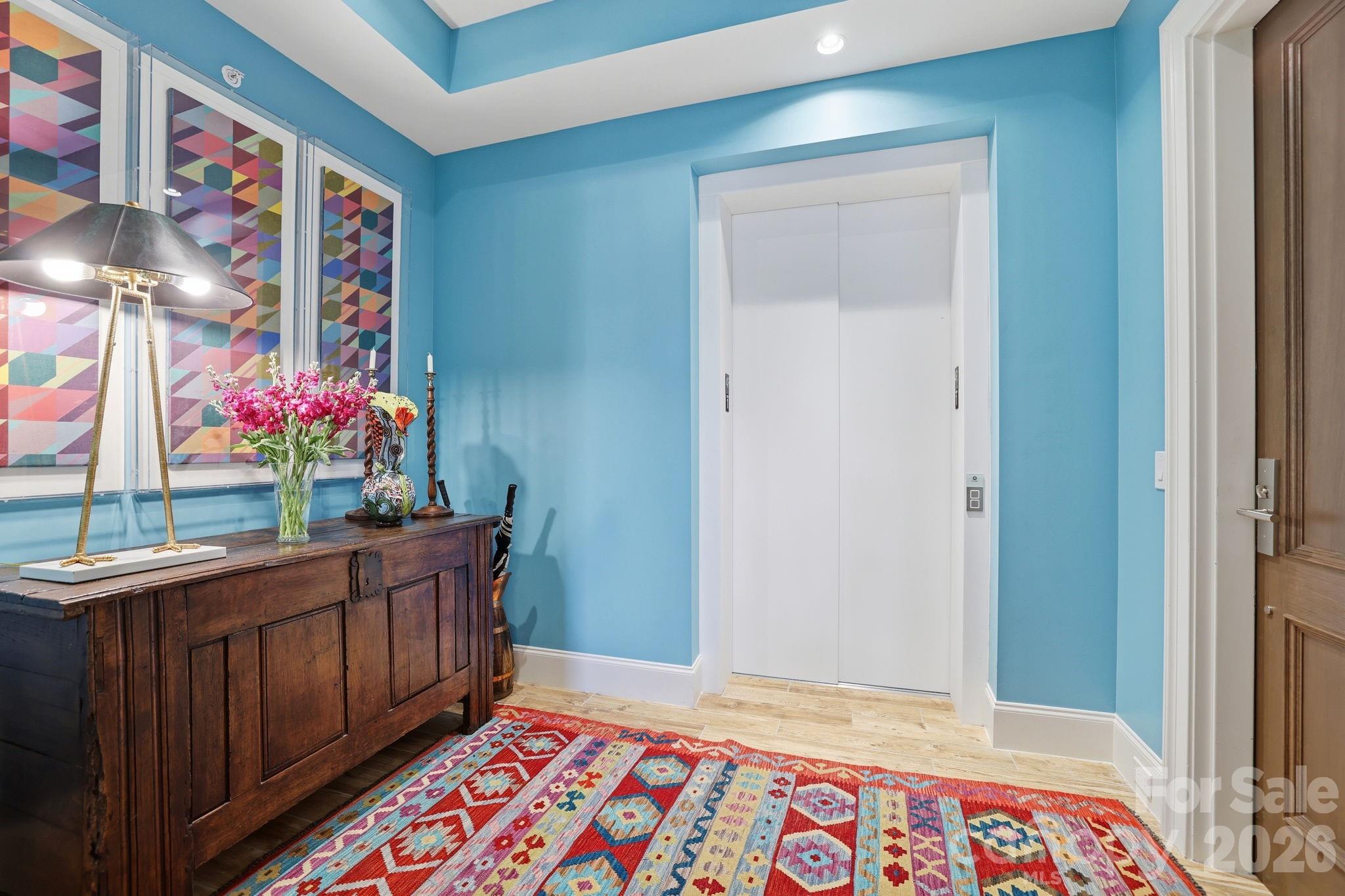 130 Cherokee Rd #406, Charlotte, NC 28207