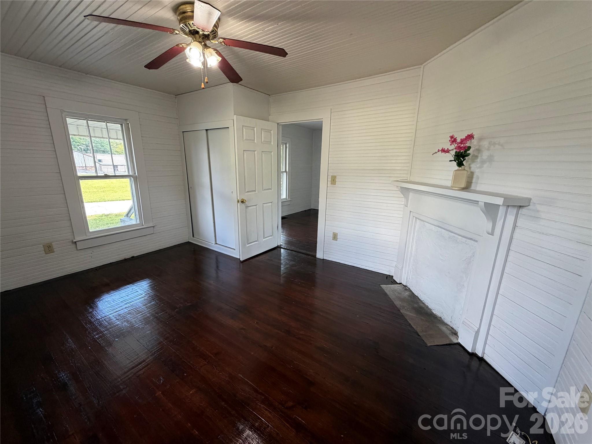 142 26th St SW, Hickory, NC 28602