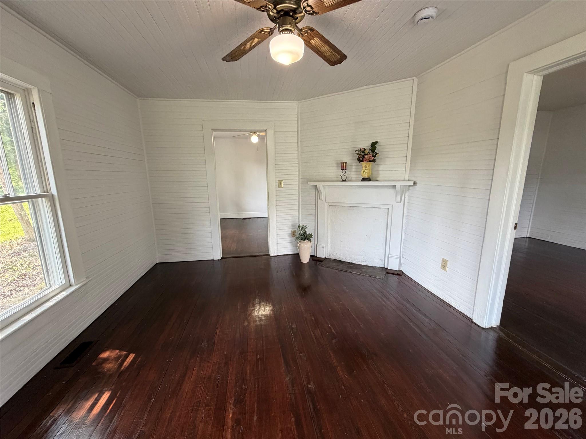 142 26th St SW, Hickory, NC 28602