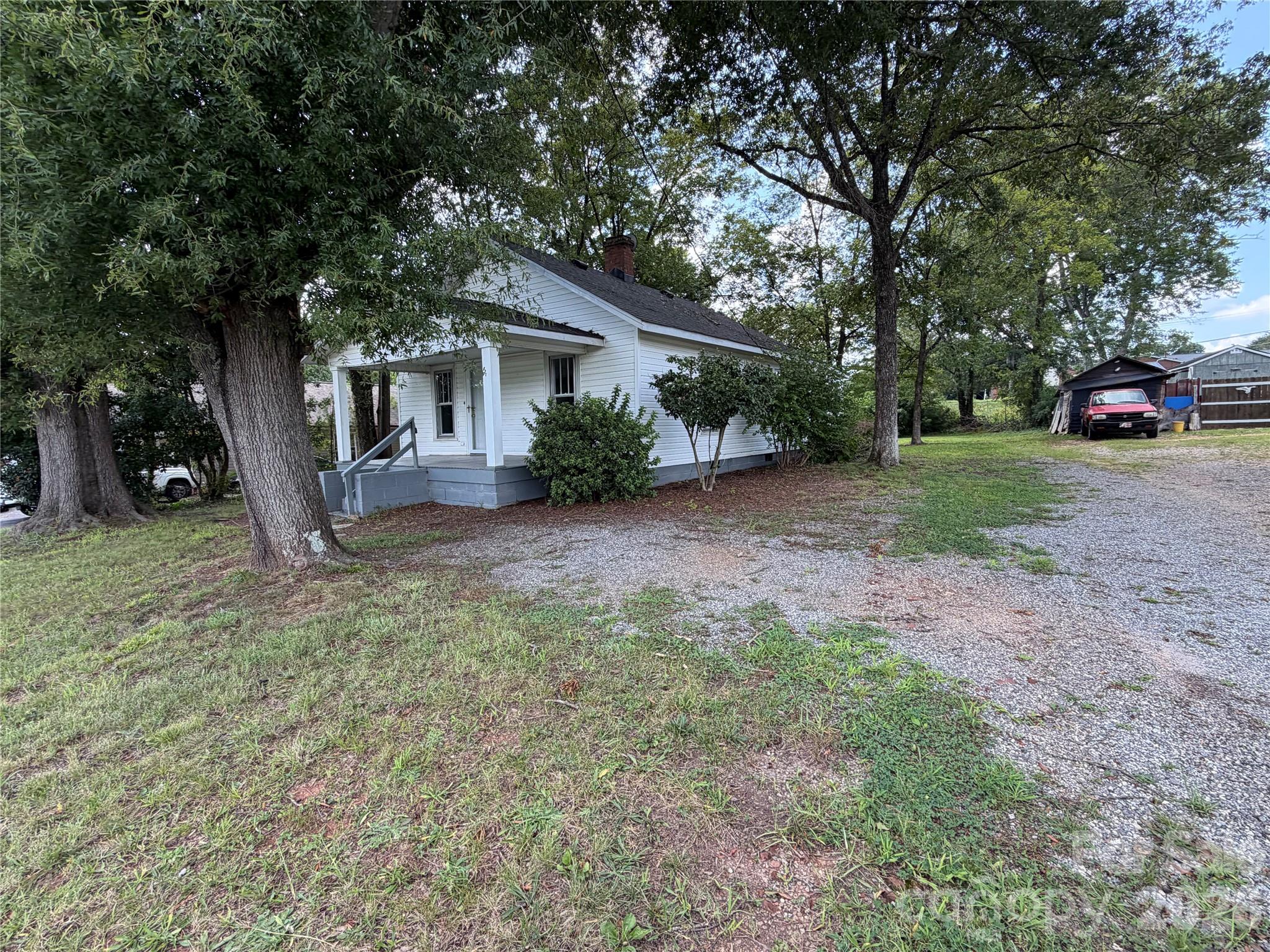 142 26th St SW, Hickory, NC 28602