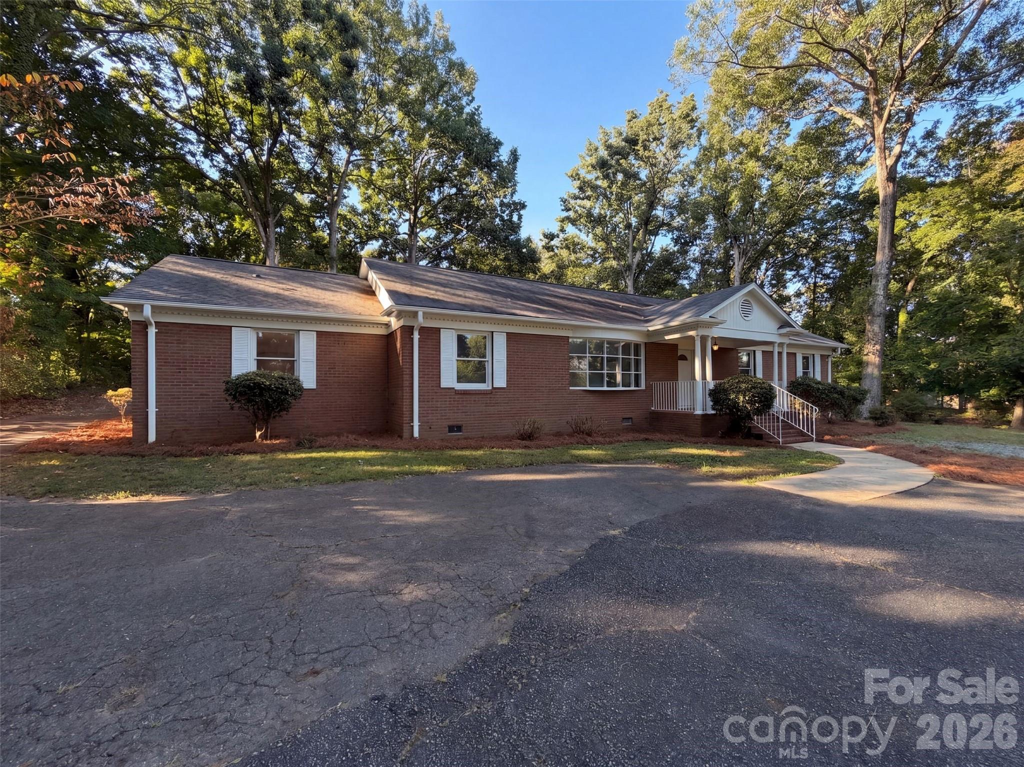 1524 Mt Holly Huntersville Rd, Charlotte, NC 28214