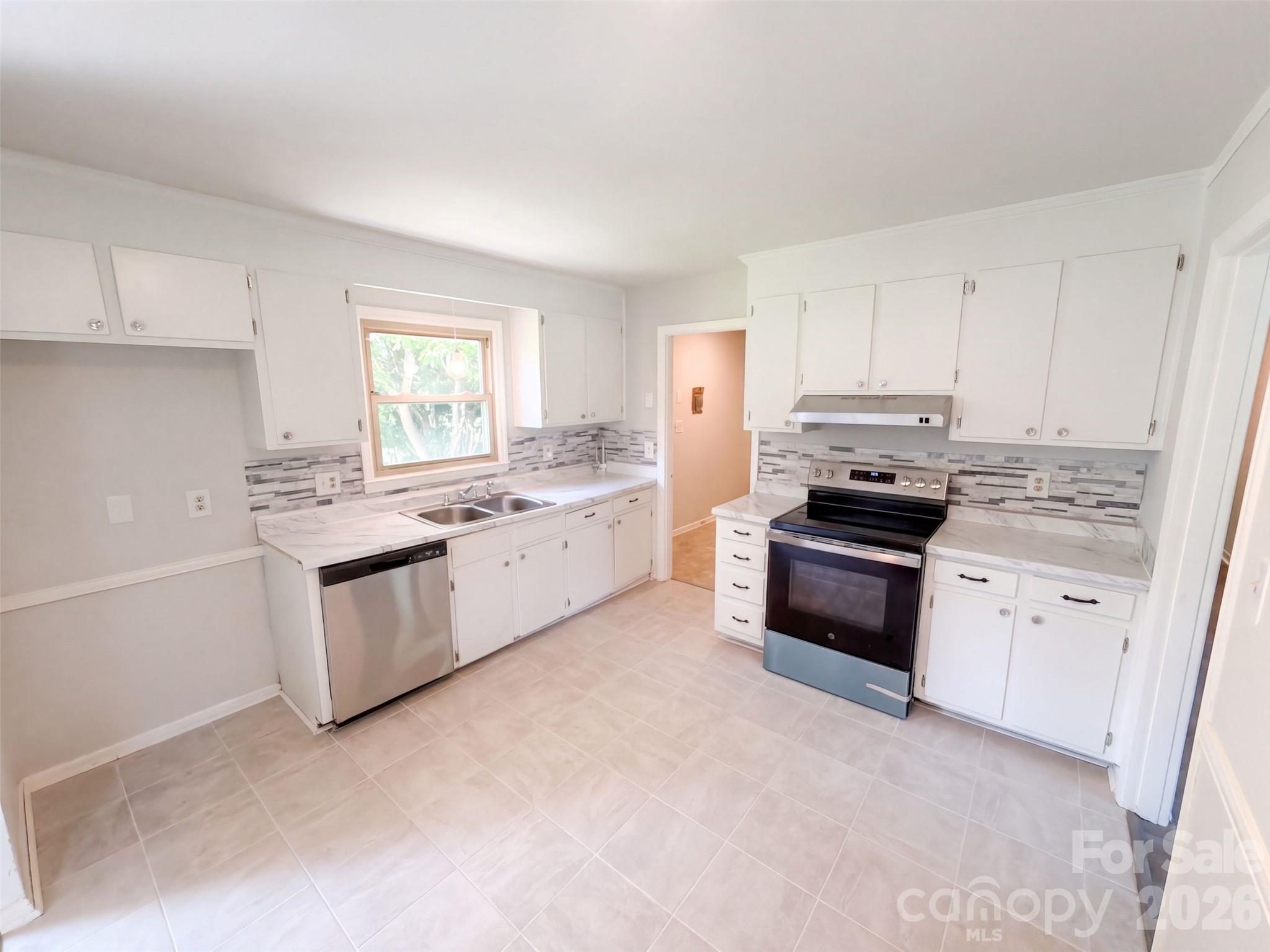 6531 Rosecran Dr, Charlotte, NC 28215