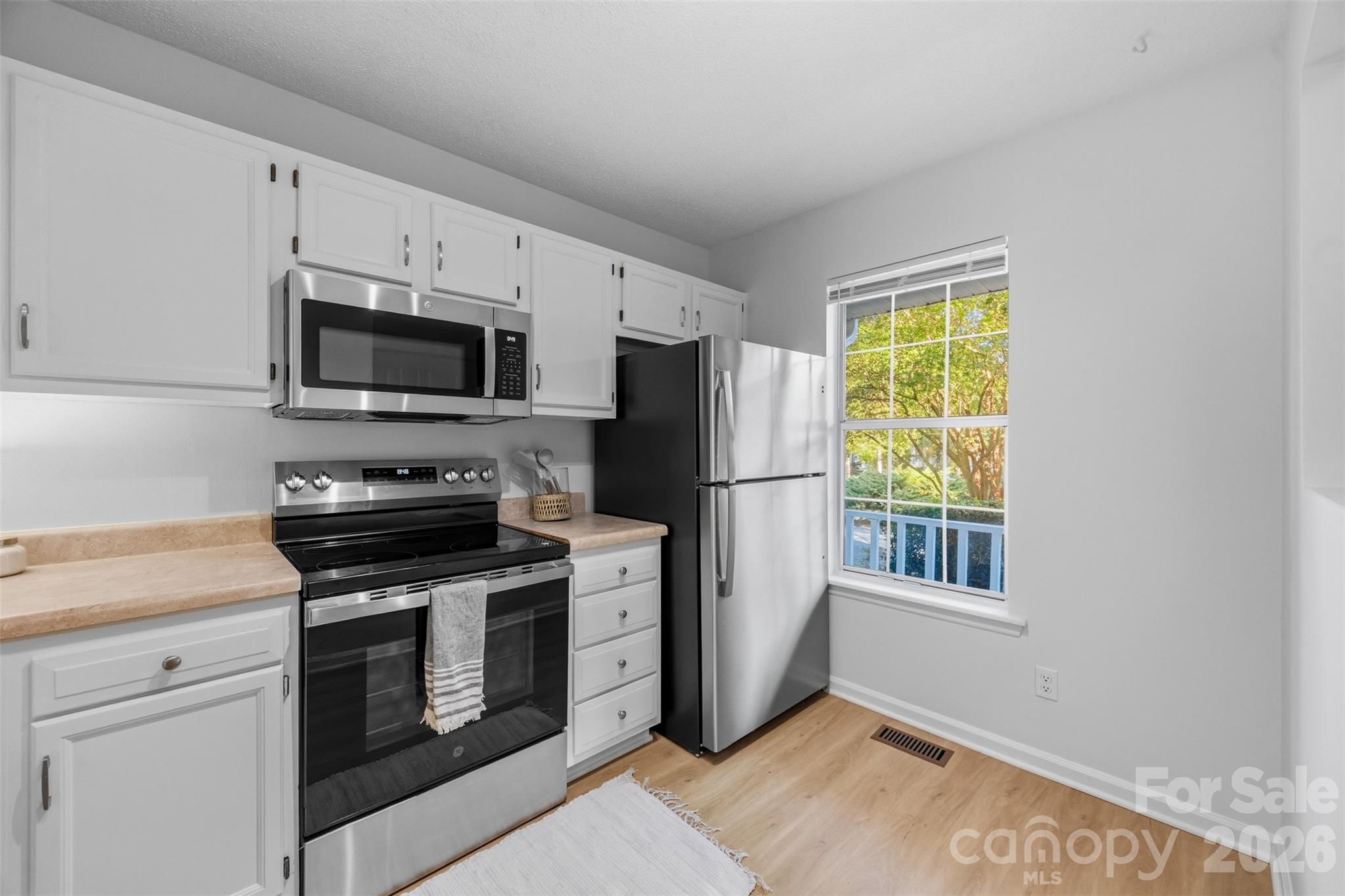 8112 Circle Tree Ln, Charlotte, NC 28277