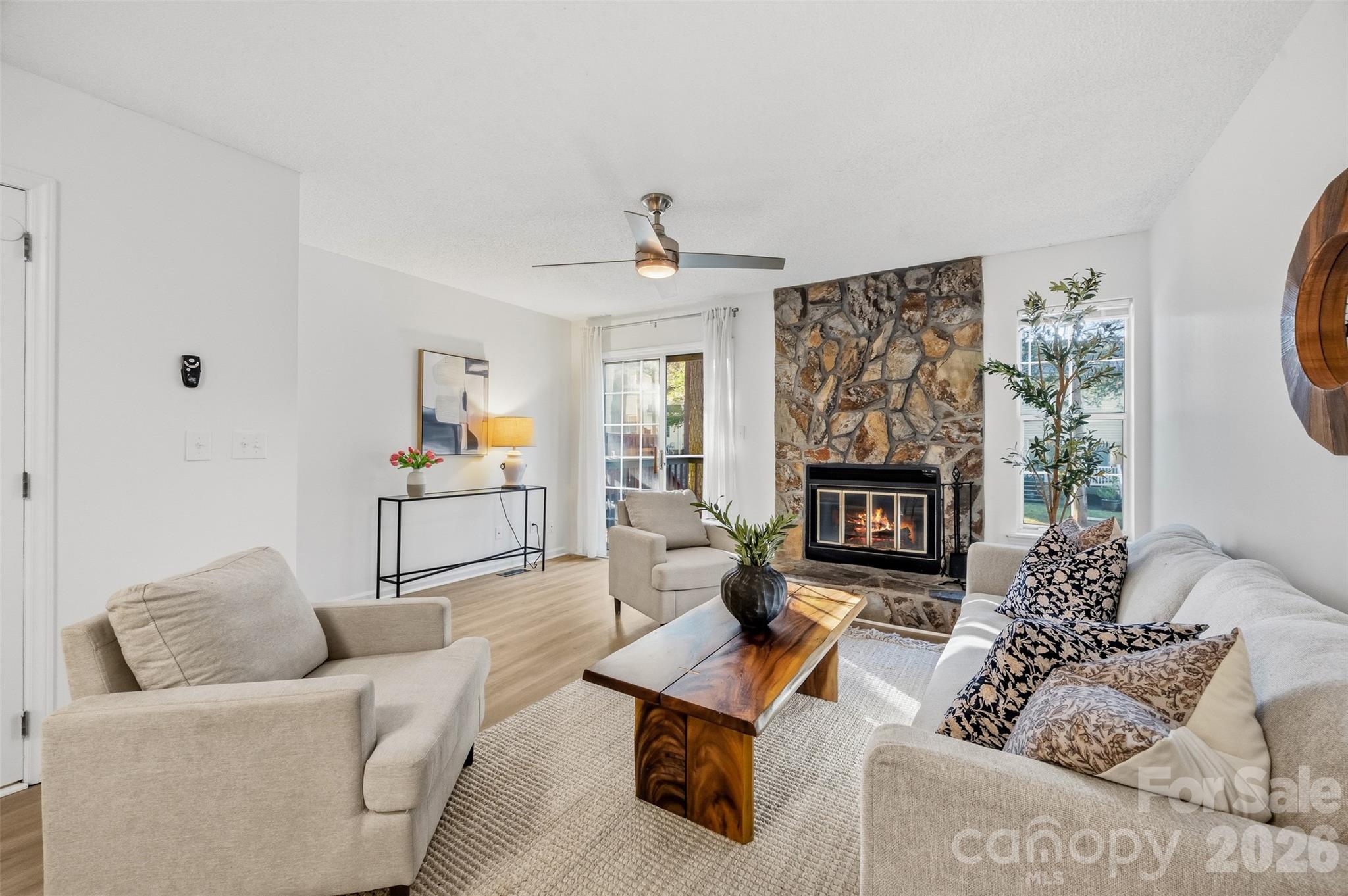 8112 Circle Tree Ln, Charlotte, NC 28277
