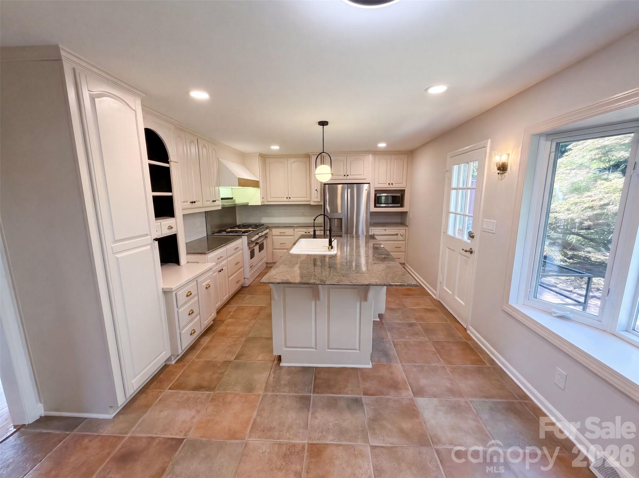 1030 Mclaughlin Dr, Charlotte, NC 28212