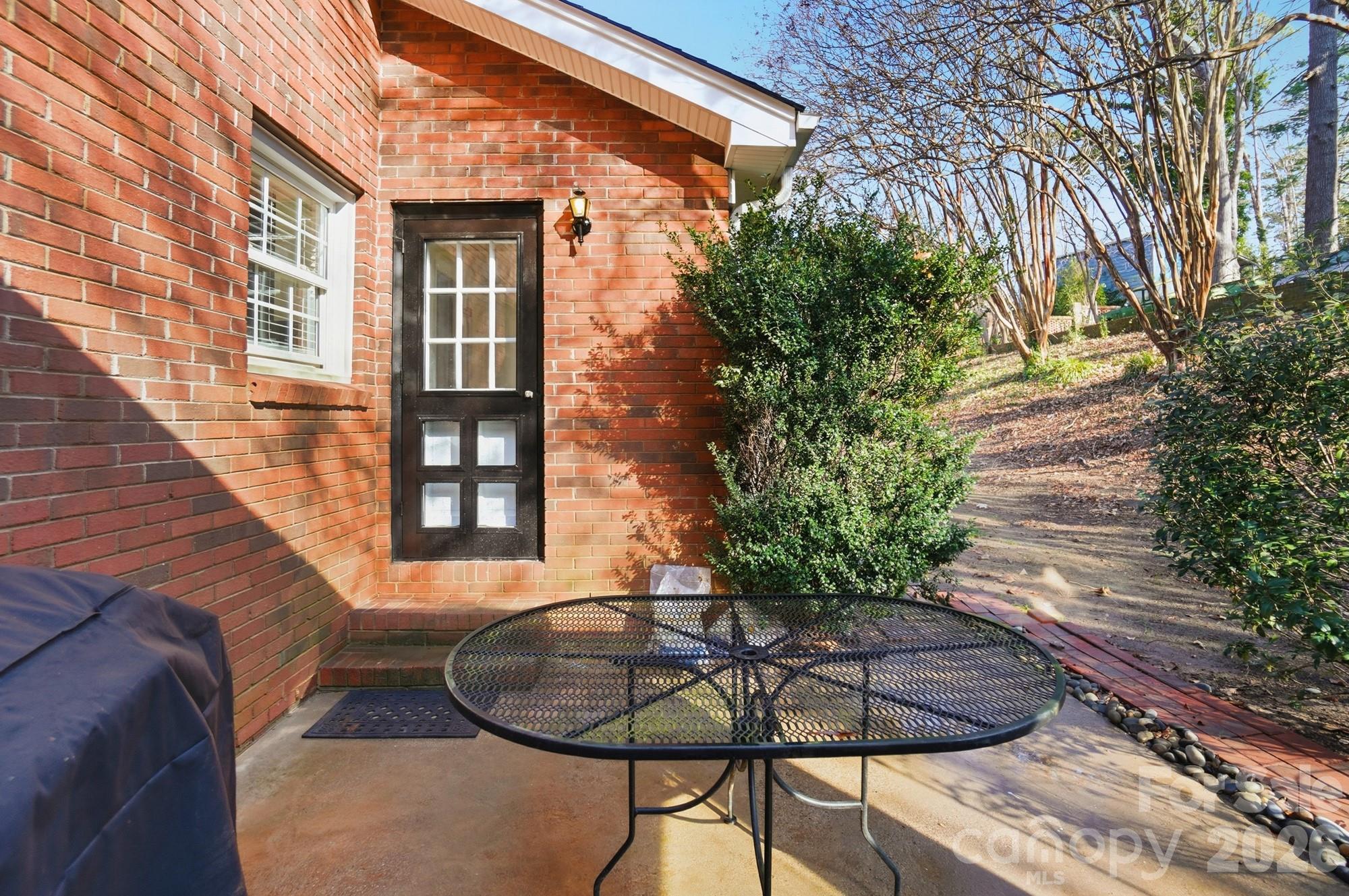 1308 Dumbarton Rd, Gastonia, NC 28054