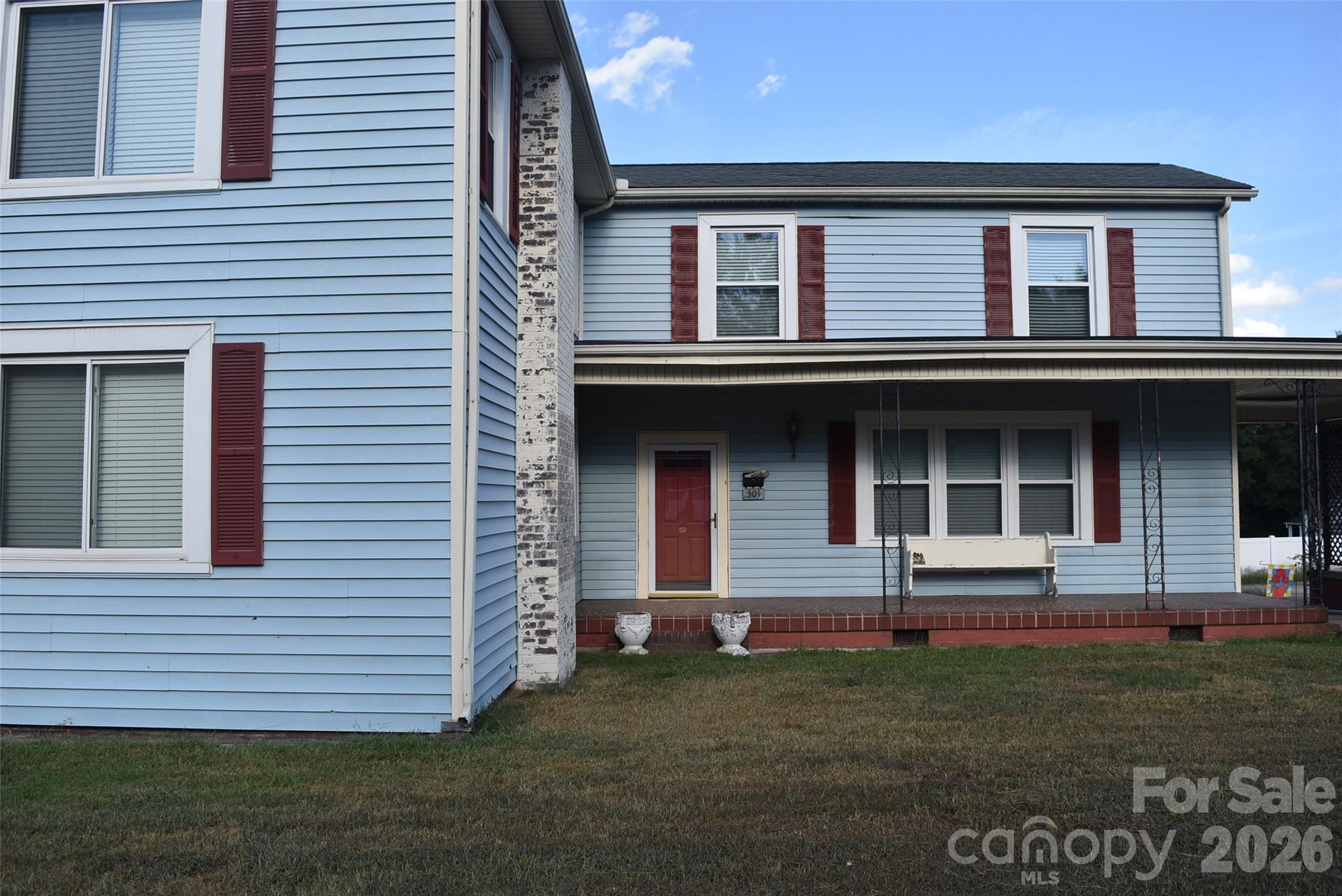 301 Highland St, Mount Holly, NC 28120