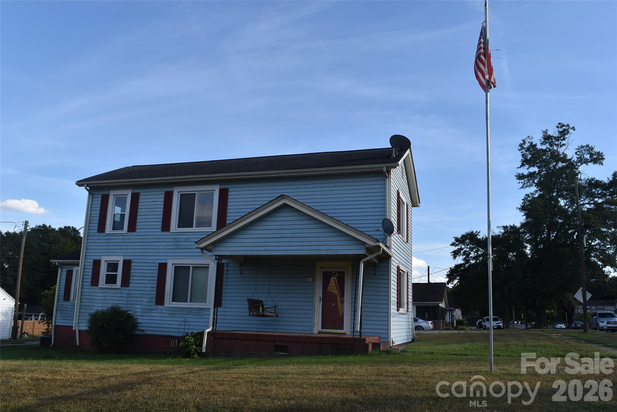 301 Highland St, Mount Holly, NC 28120