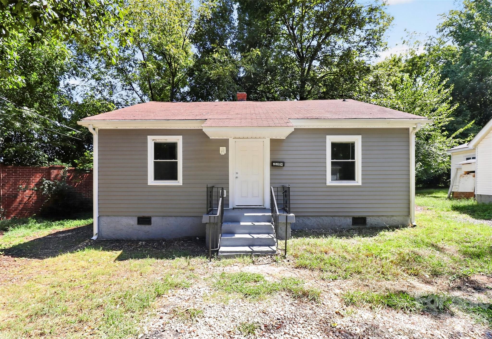 2304 Kennesaw Dr, Charlotte, NC 28216