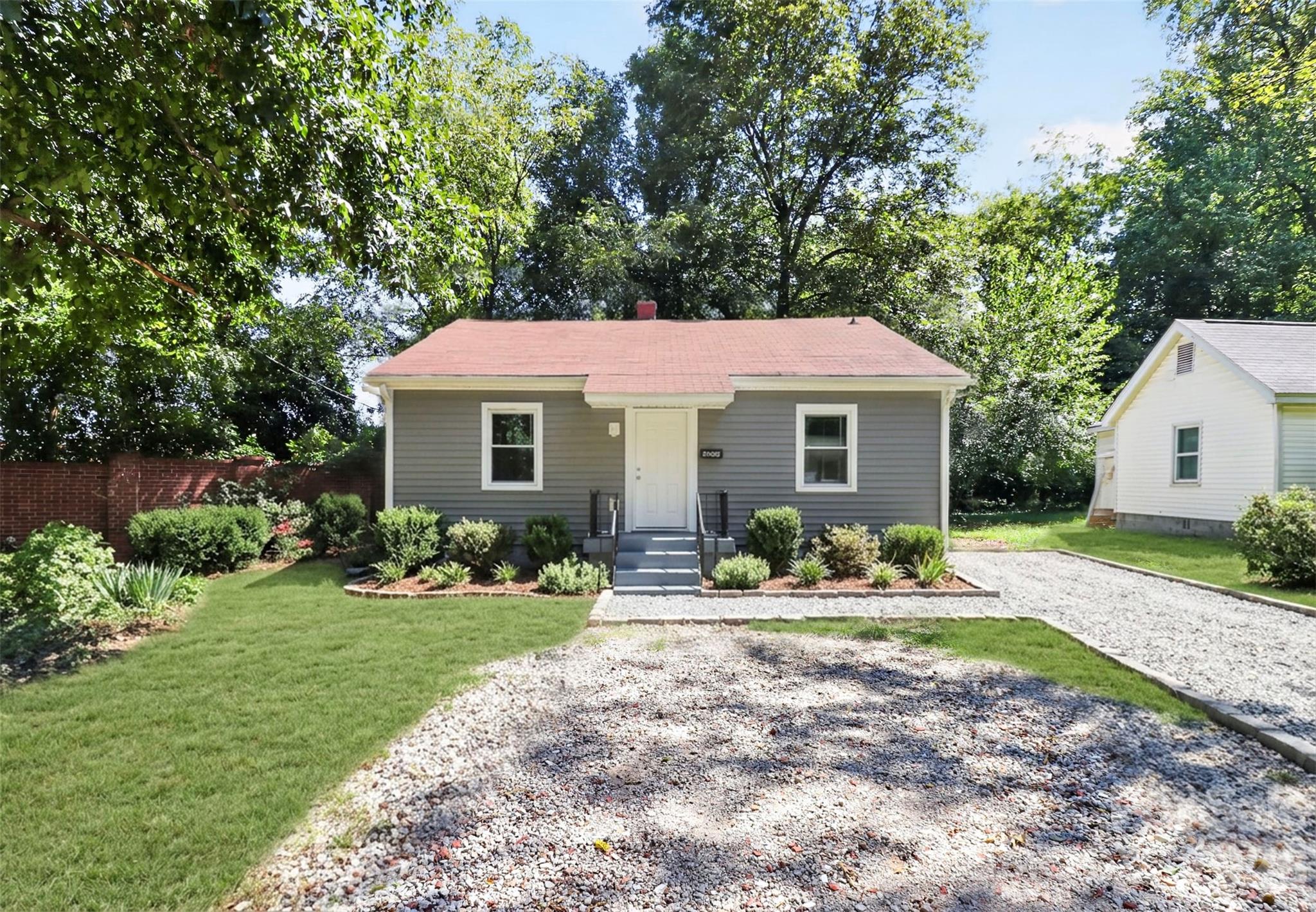 2304 Kennesaw Dr, Charlotte, NC 28216
