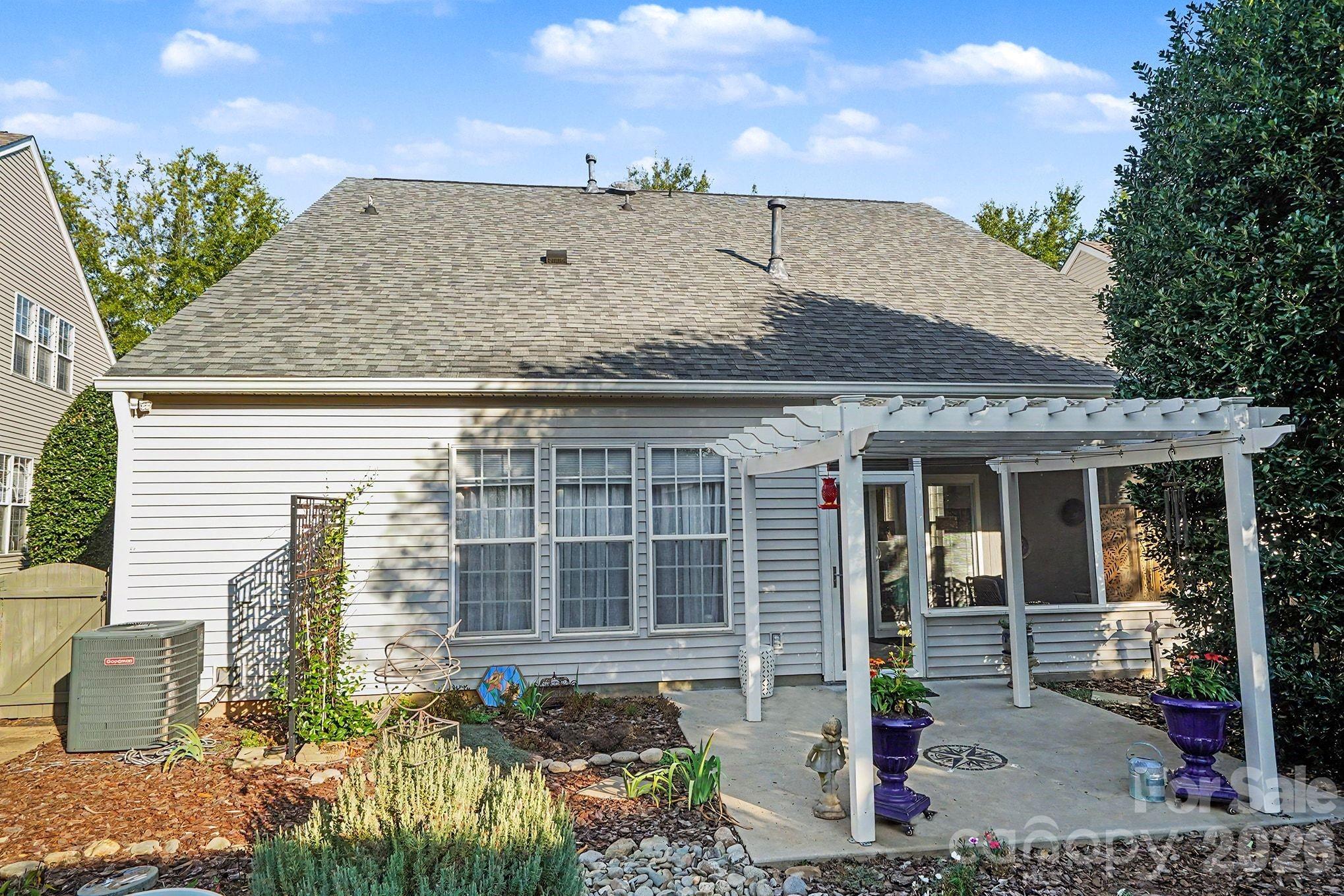 7024 Saranac Ln, Charlotte, NC 28105