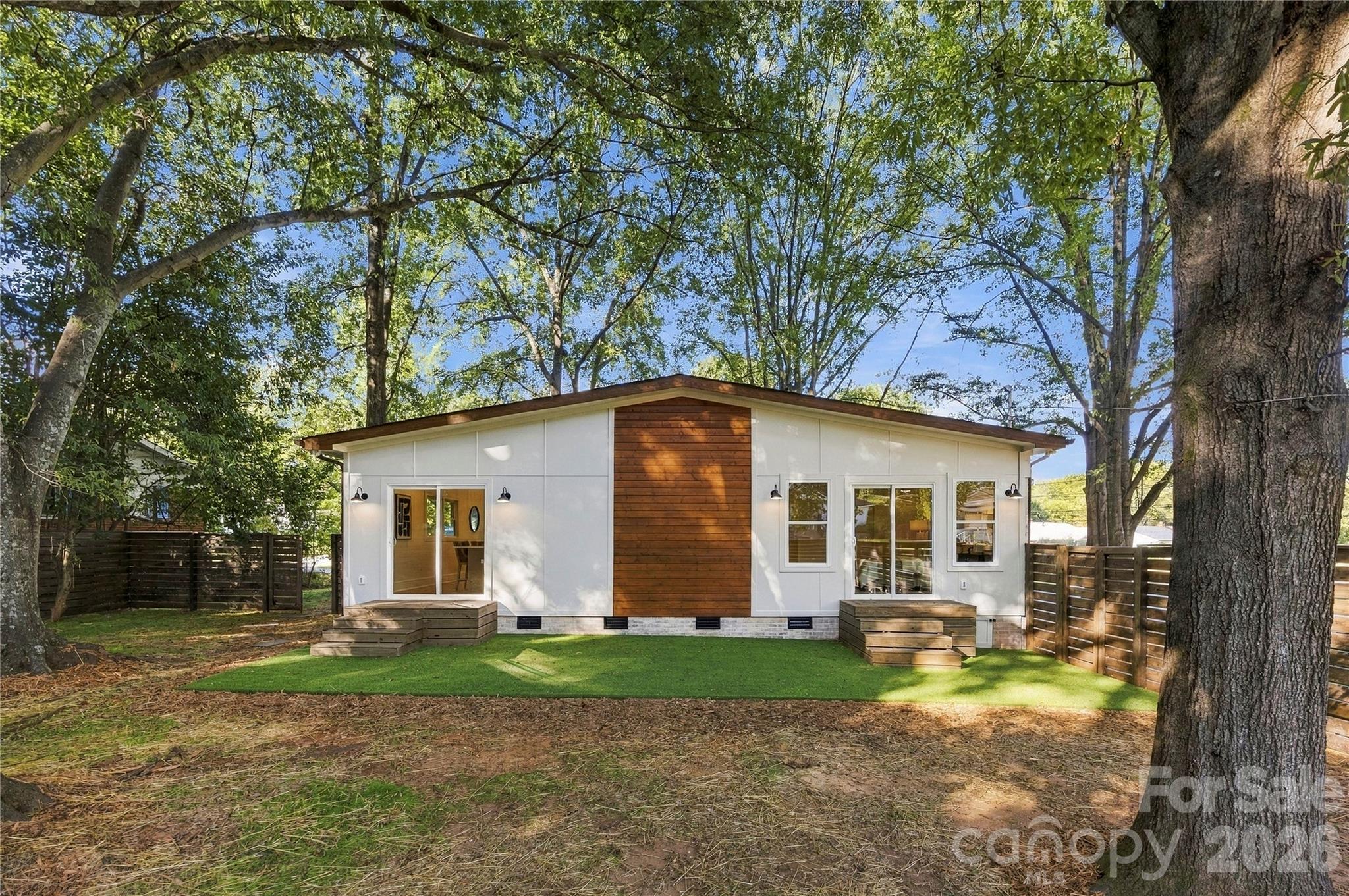 7126 Woodstream Dr, Charlotte, NC 28210