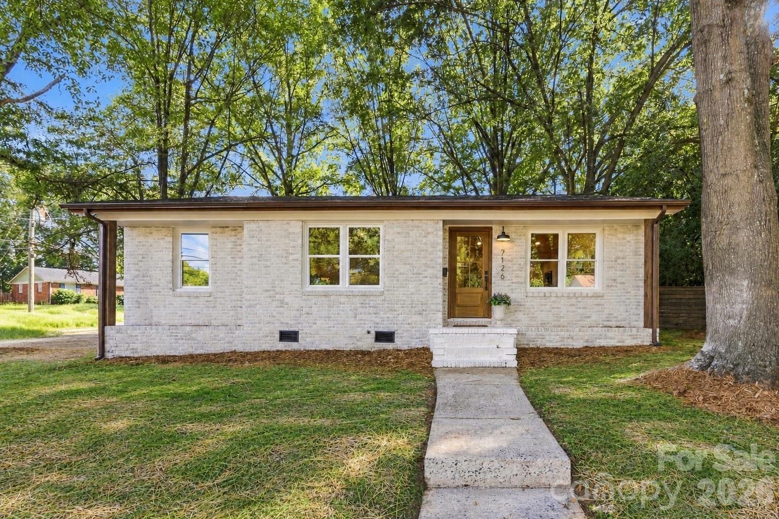 7126 Woodstream Dr, Charlotte, NC 28210