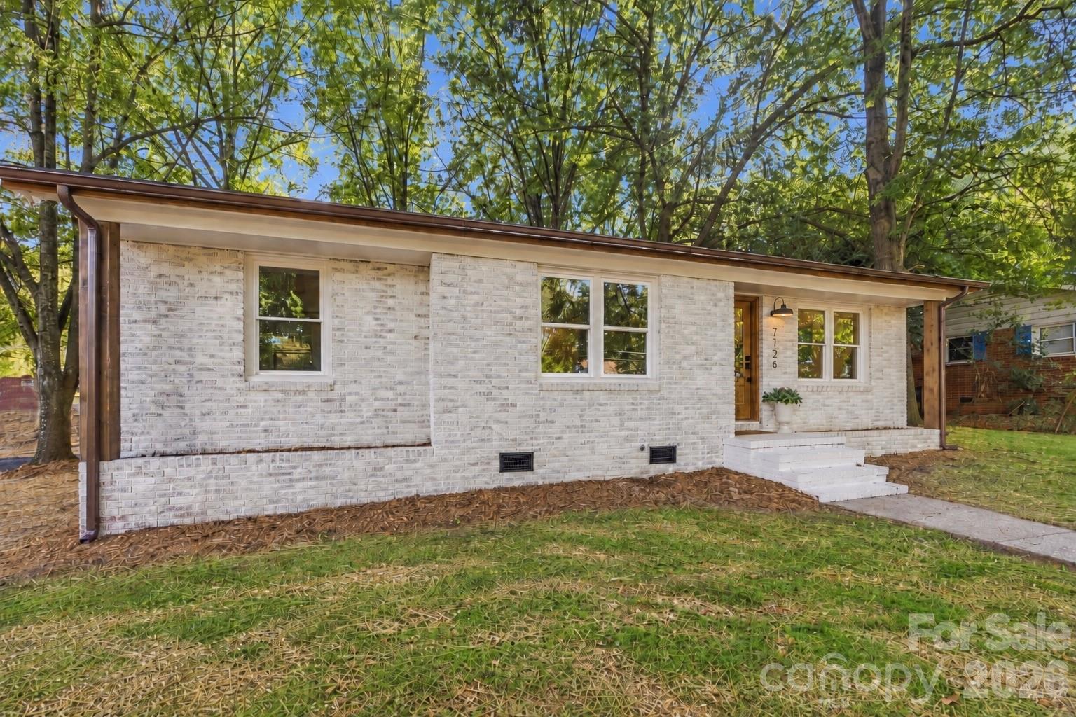7126 Woodstream Dr, Charlotte, NC 28210
